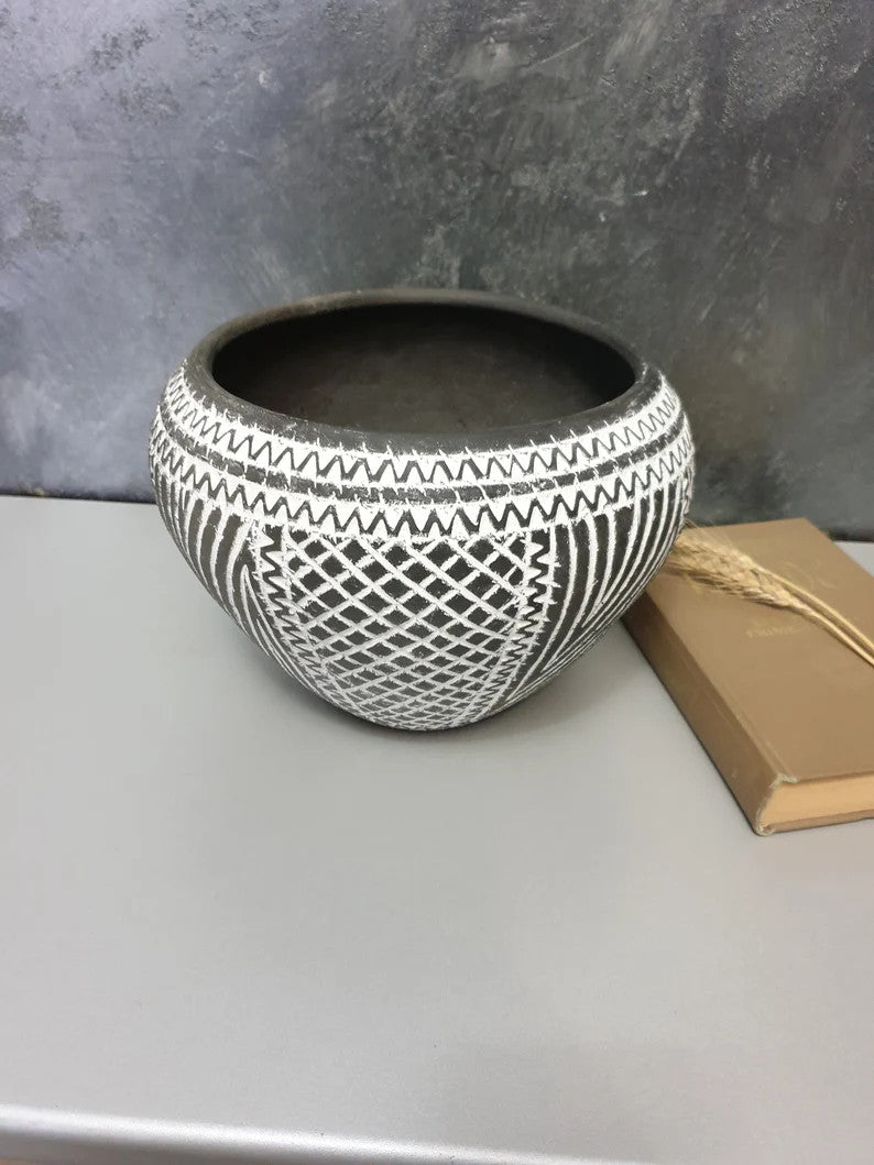 Black Vadastra-Style Clay Vase, Crossed Lines, 18 cm, view 9