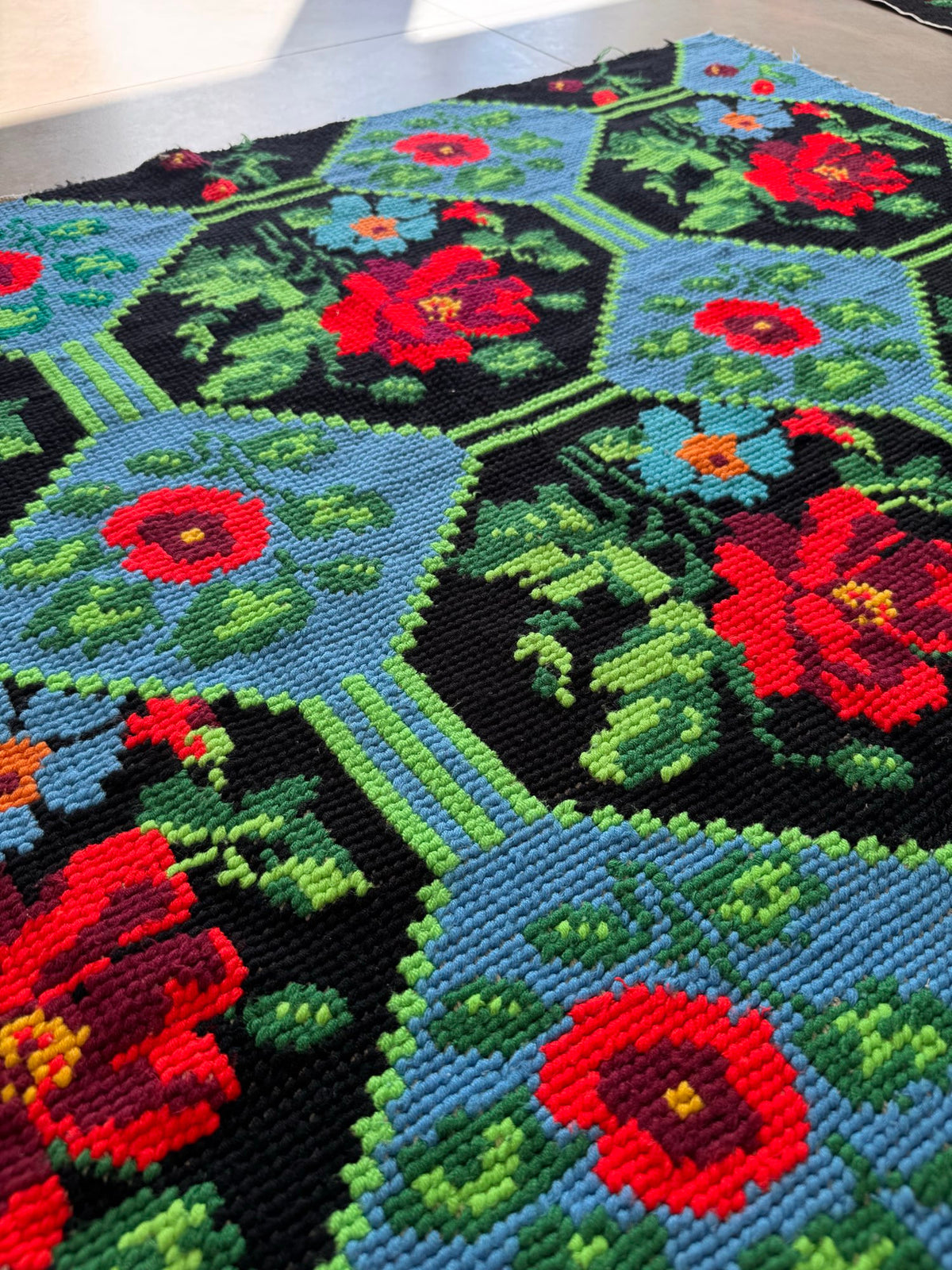 Cross-Stitch Rose Wall Tapestry, Black & Blue, 186x133 cm, view 3