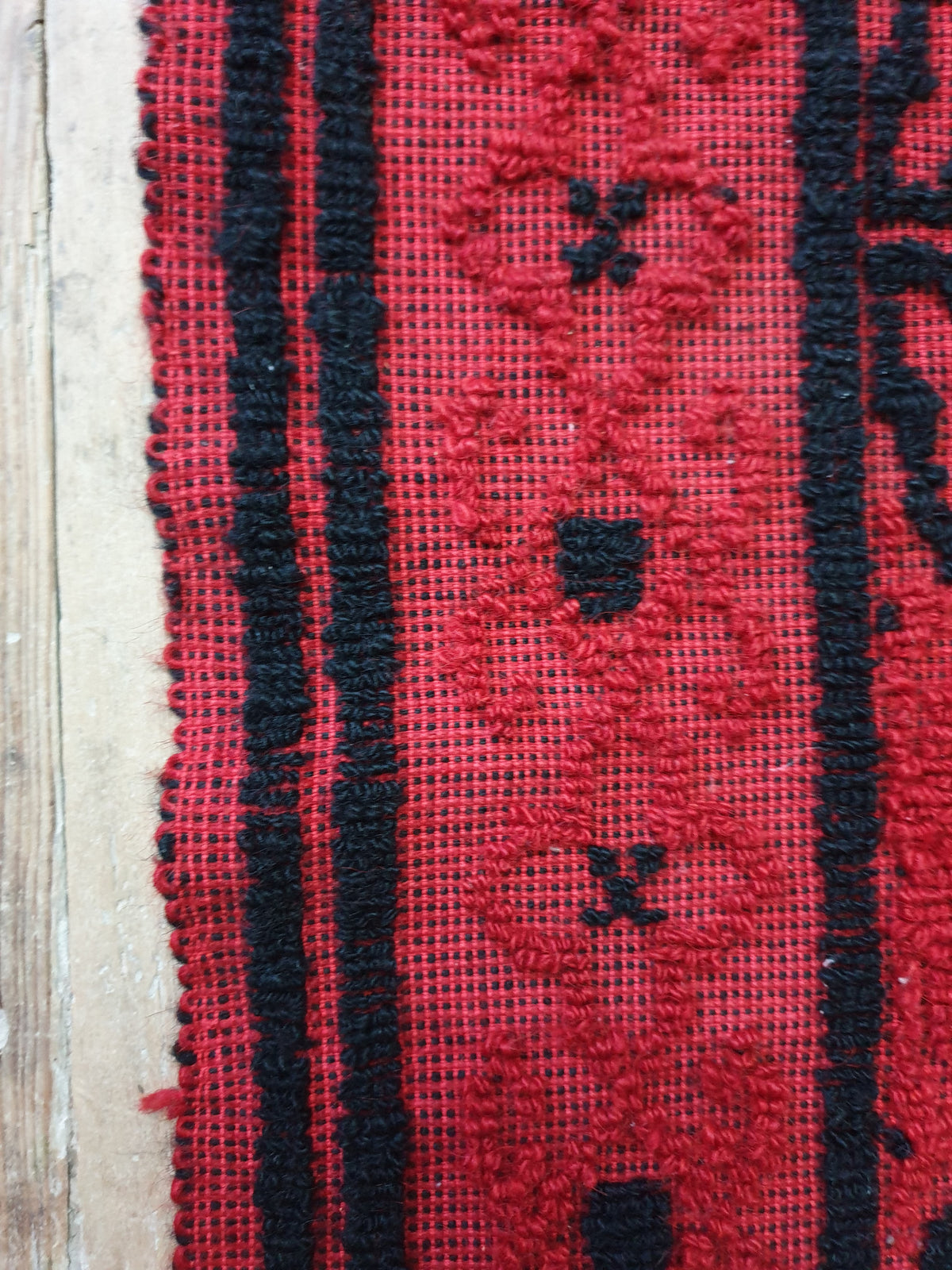 Handwoven Red & Black Romanian Wool Rug, 210x163 cm, view 7