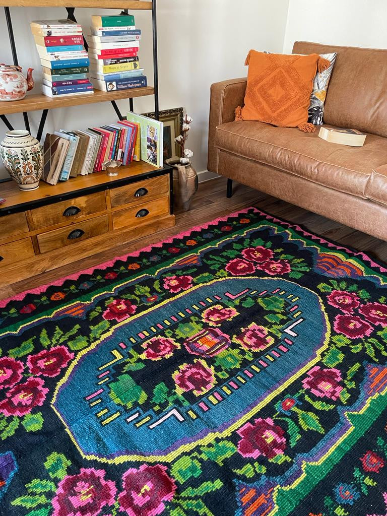 Handwoven Green Floral Romanian Wool Rug, 220x160 cm, view 3