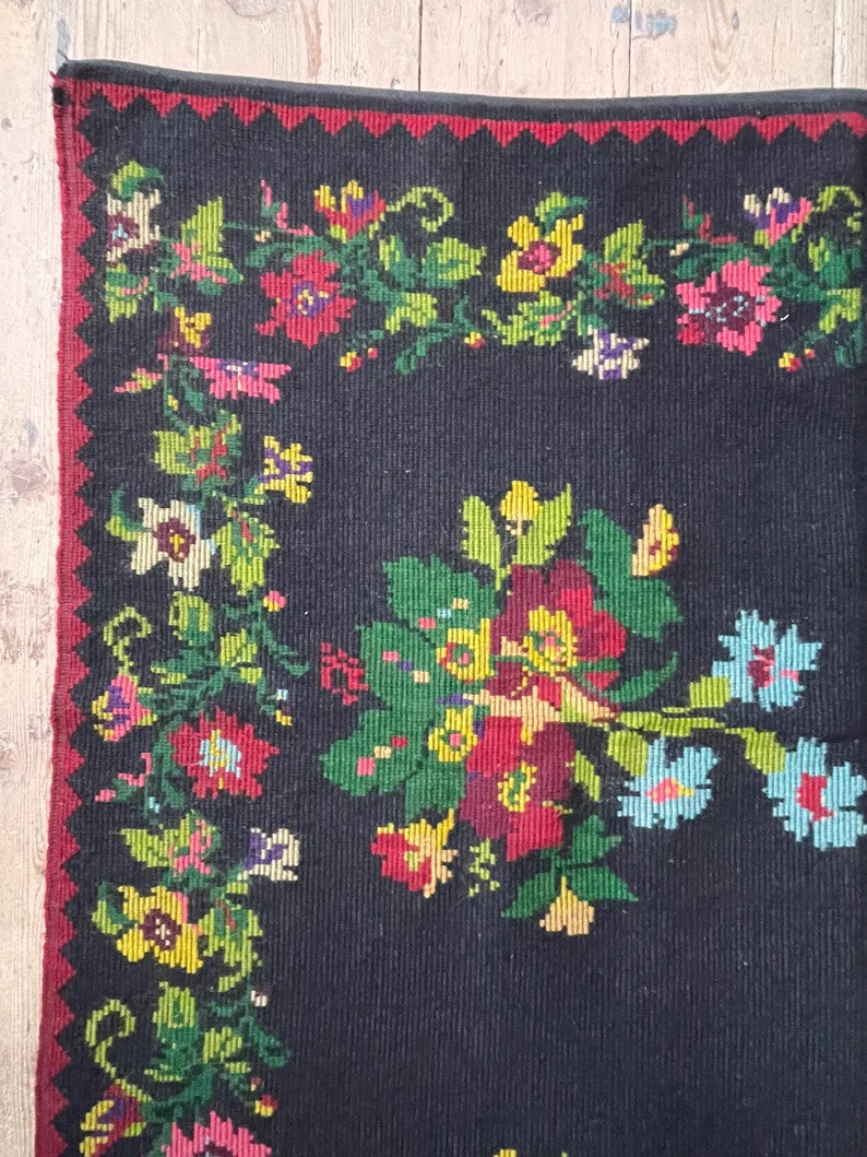 Handwoven Black Floral Romanian Wool Rug, 233x146 cm, view 7