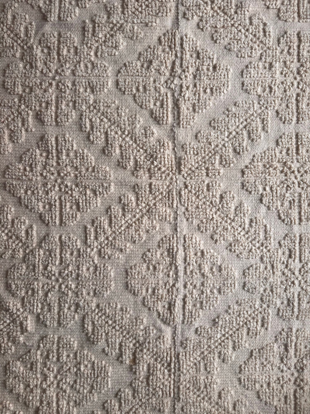 Handwoven Geometric Romanian Wool Rug, 223x183 cm, view 10
