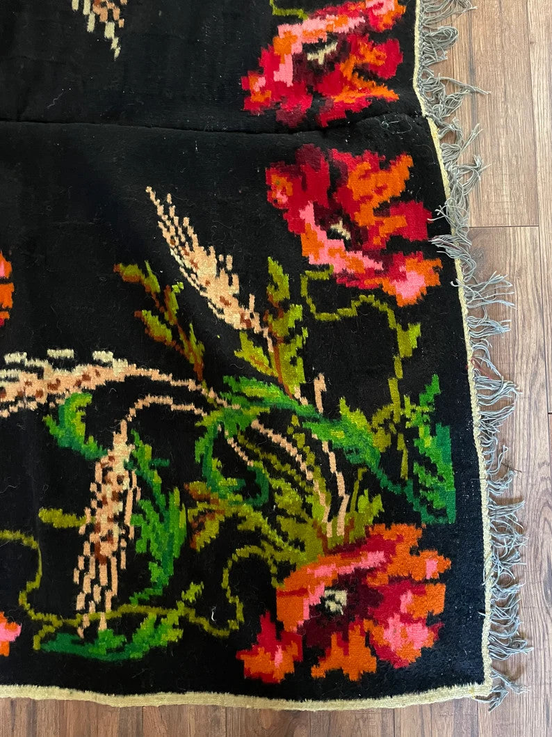 Handwoven Romanian Wool Rug with Poppies, 250x160 cm, view 3
