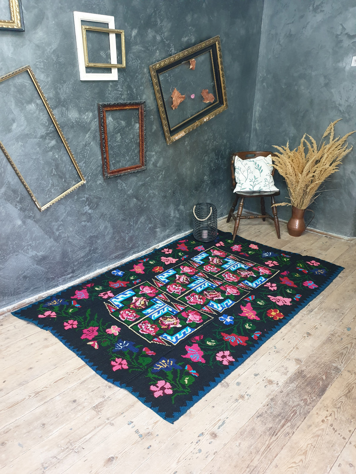 Handwoven Black Floral Romanian Wool Rug, 207x144 cm, view 3