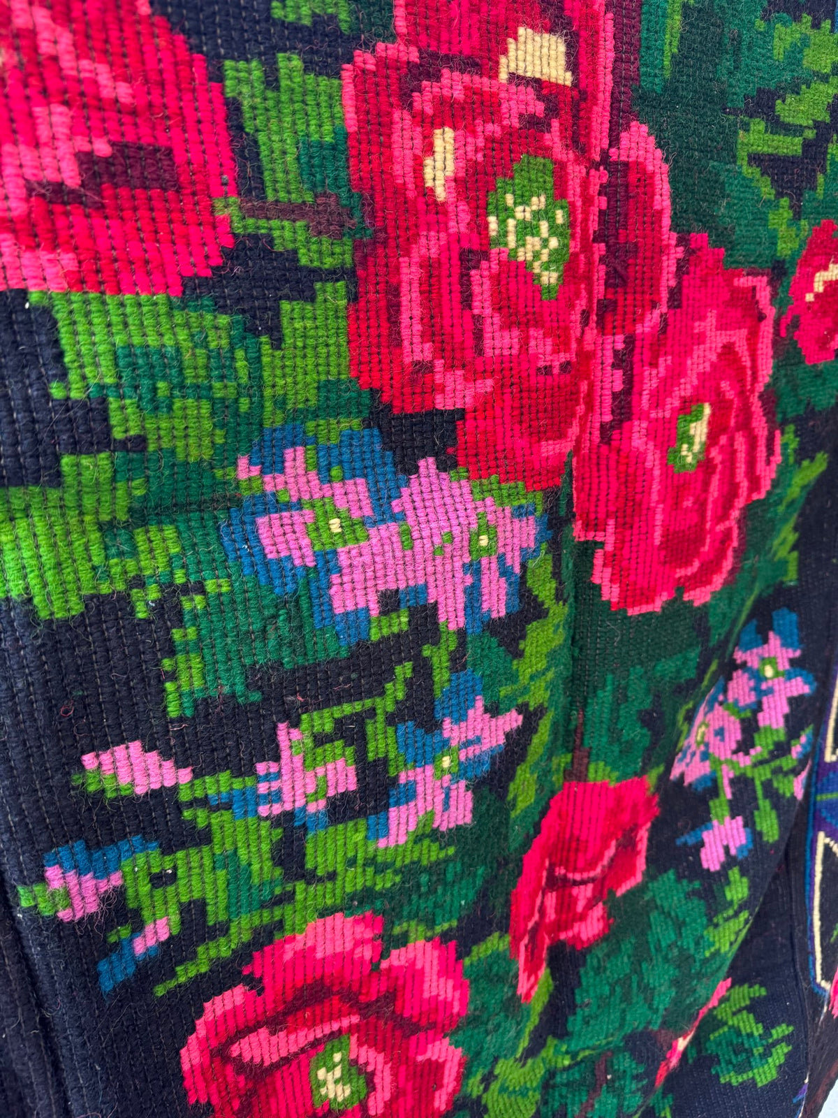 Handwoven Black Floral Romanian Wool Rug, 224x149 cm, view 10