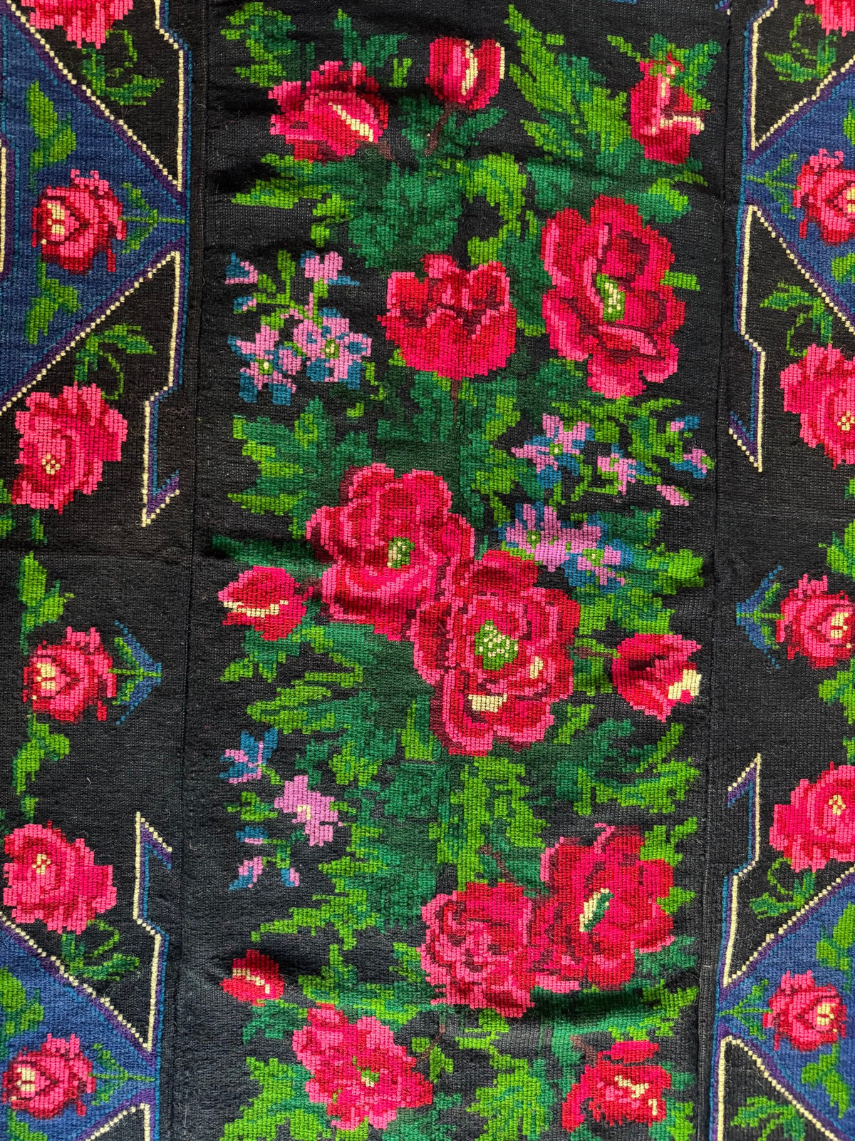Handwoven Black Floral Romanian Wool Rug, 224x149 cm, view 5