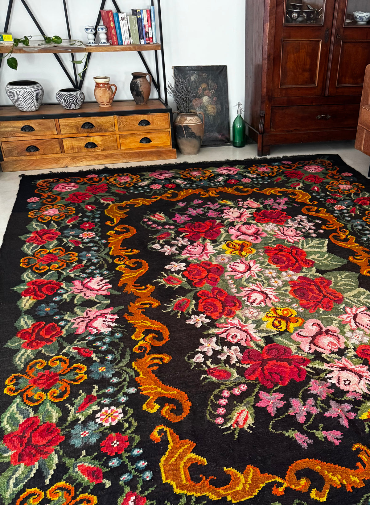 Vintage Bessarabian handwoven wool rug, floral design on black background – photo 5