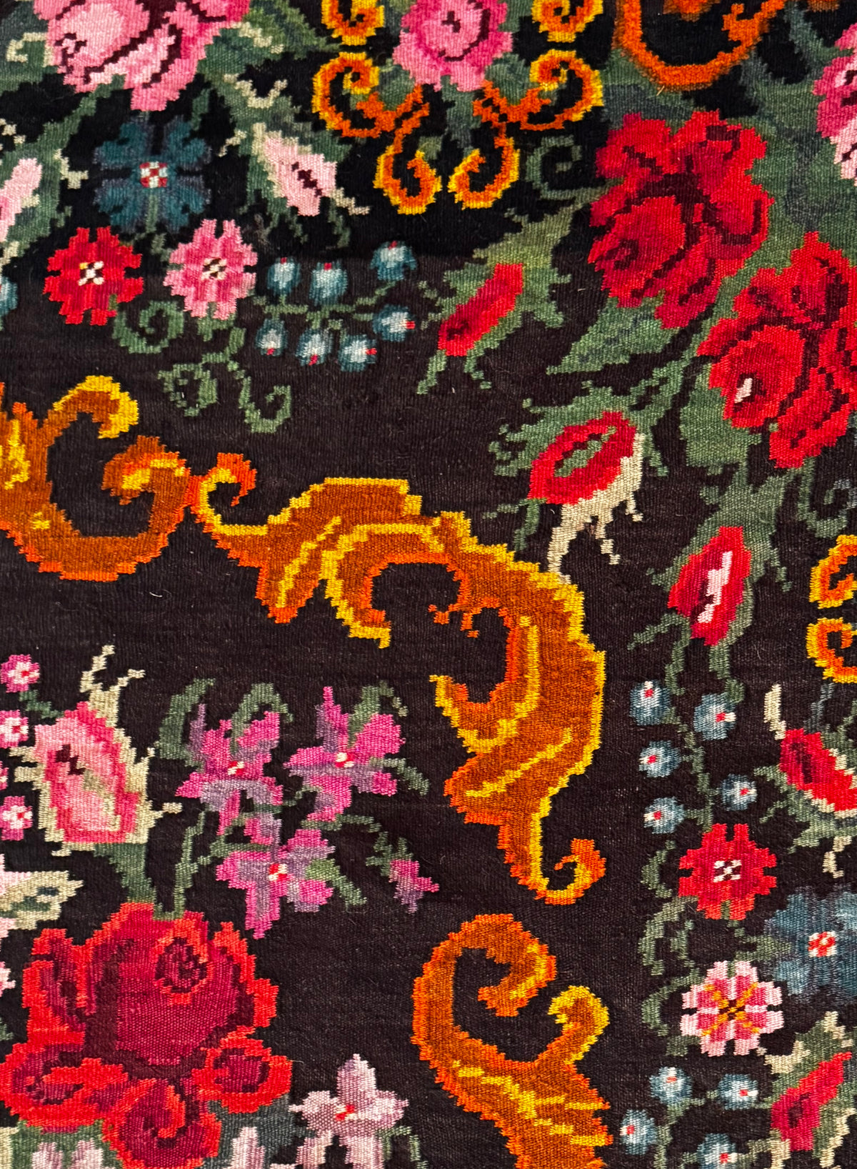 Vintage Bessarabian handwoven wool rug, floral design on black background – photo 7