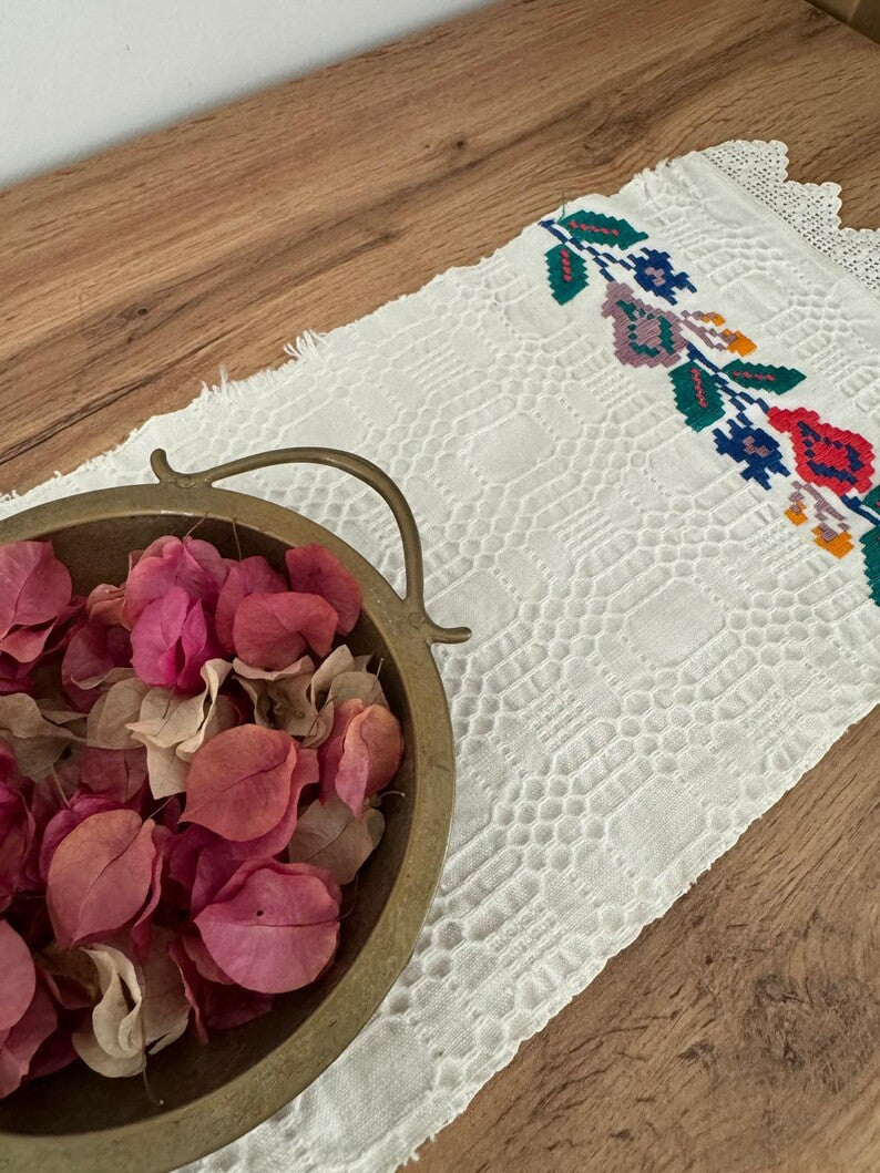 Vintage Romanian Folk Towel with Lace, 66x21 cm, view 4