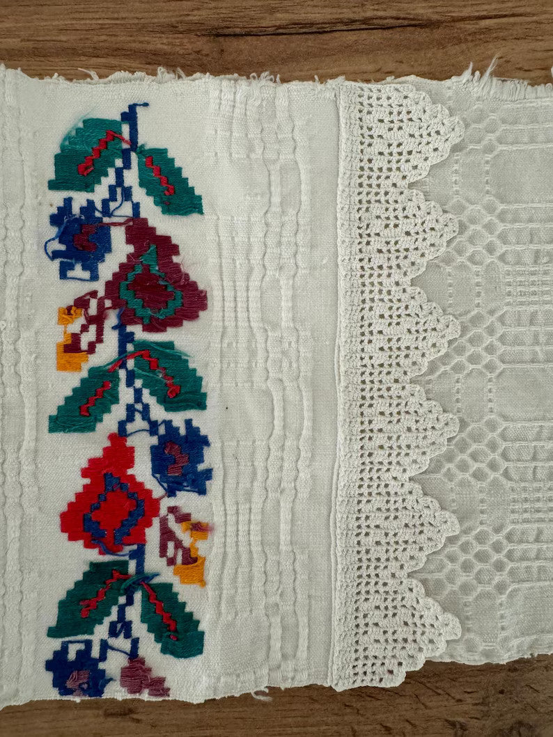 Vintage Romanian Folk Towel with Lace, 66x21 cm, view 6