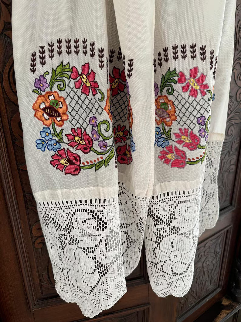 Vintage Embroidered Folk Towel with Lace, 196x41 cm, view 9