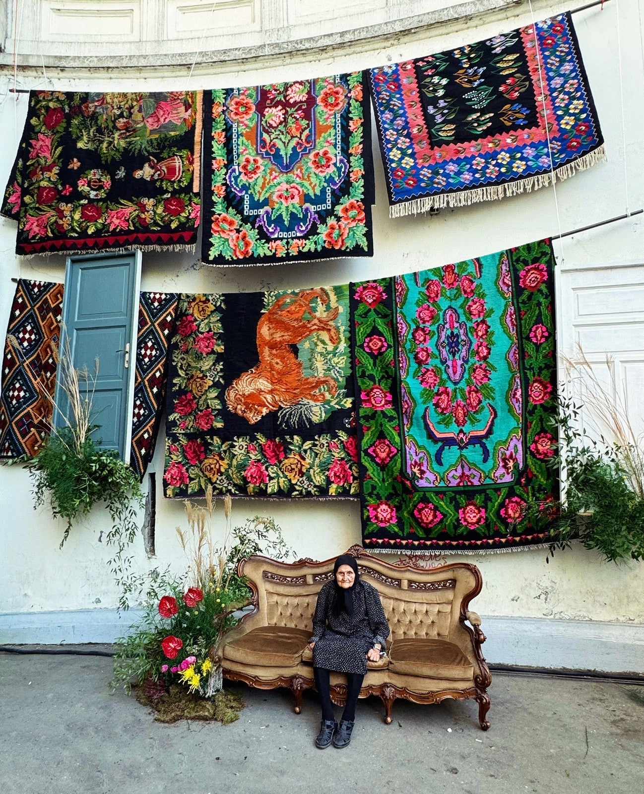 Exploring the Colors and Symbolism of Traditional Romanian Carpets