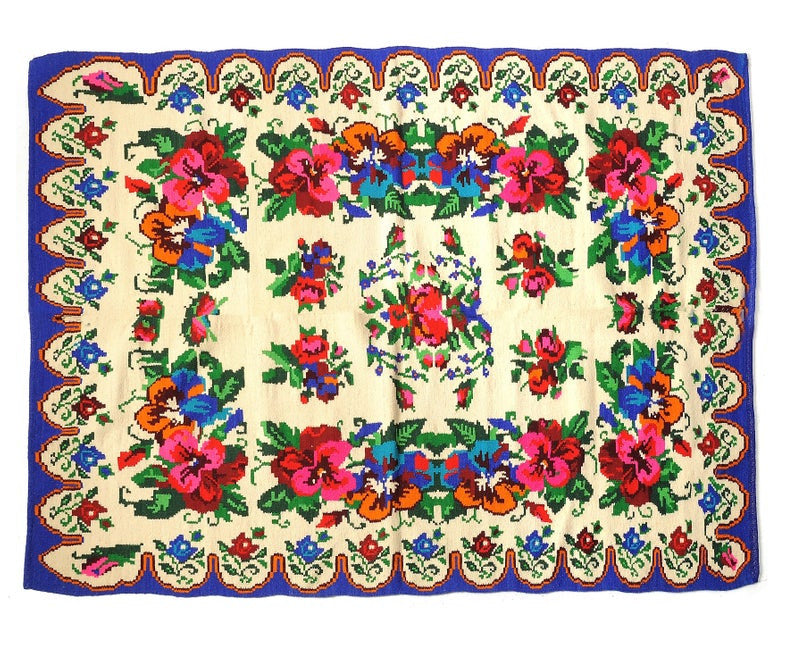 Where the enchanted carpets traveled, taking the Romanian tradition across seas and countries
