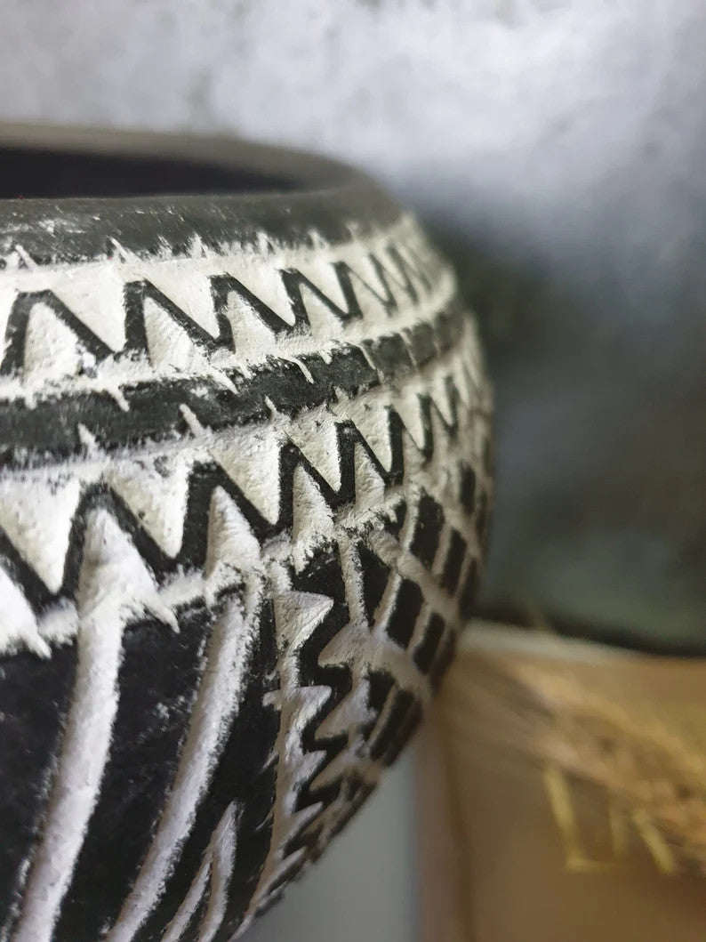 Black Vadastra-Style Clay Vase, Crossed Lines, 18 cm, view 5