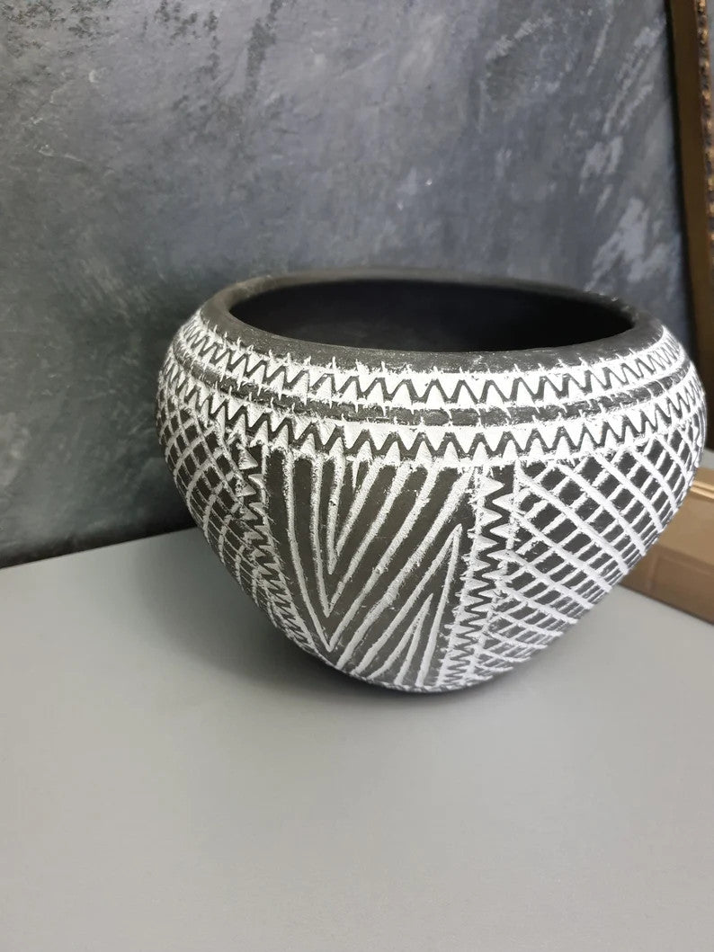 Black Vadastra-Style Clay Vase, Crossed Lines, 18 cm, view 8