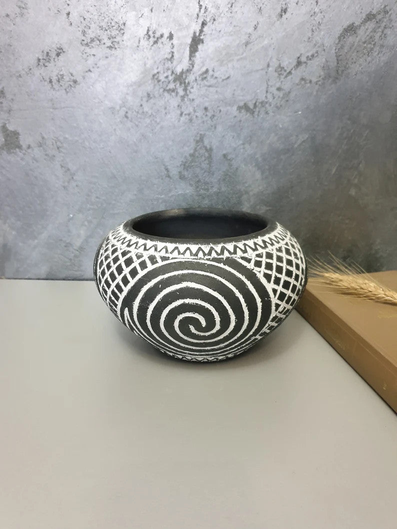 Black Vadastra-Style Clay Vase, Neolithic Design, 12 cm, view 2