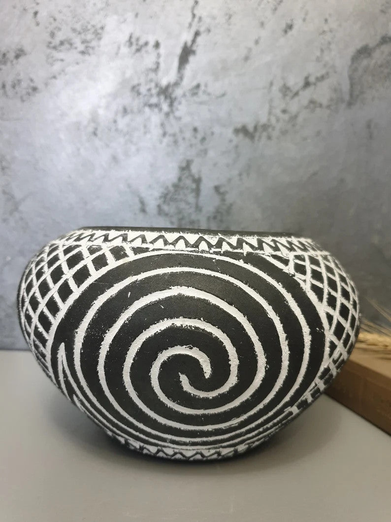 Black Vadastra-Style Clay Vase, Neolithic Design, 12 cm, view 3
