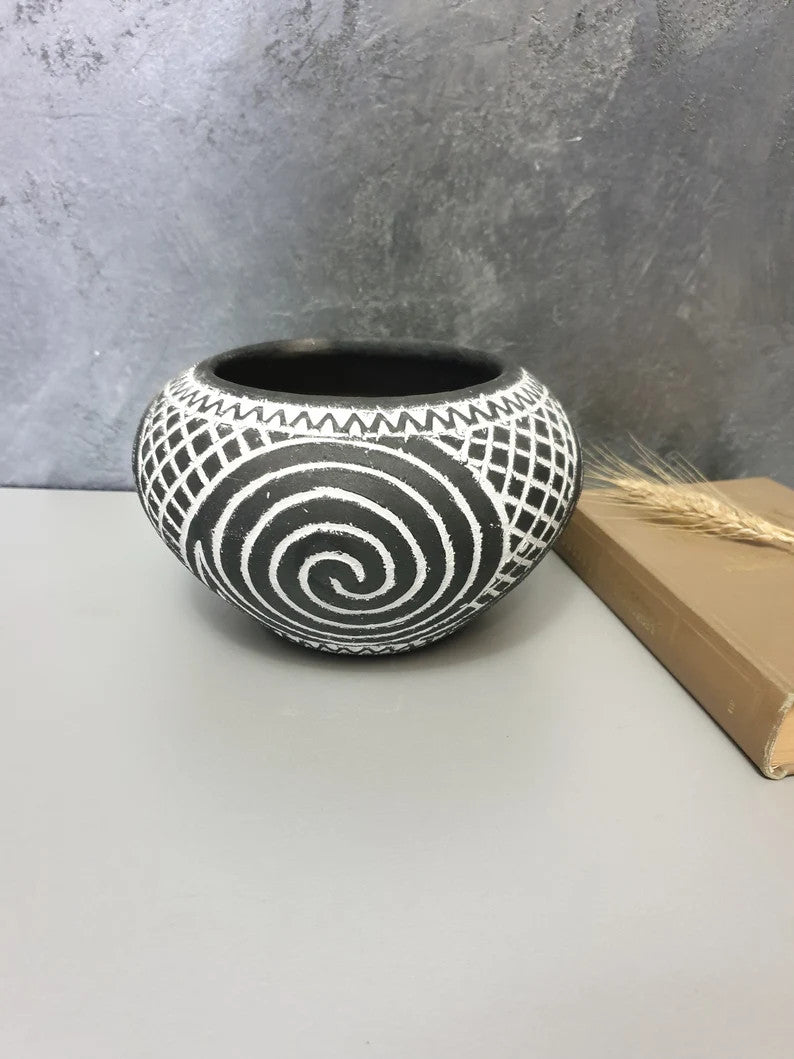 Black Vadastra-Style Clay Vase, Neolithic Design, 12 cm, view 9