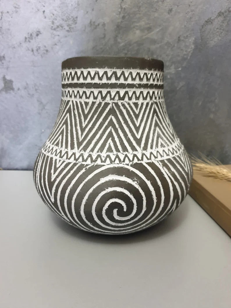Black Vadastra-Style Spiral Clay Vase, 21 cm, view 2
