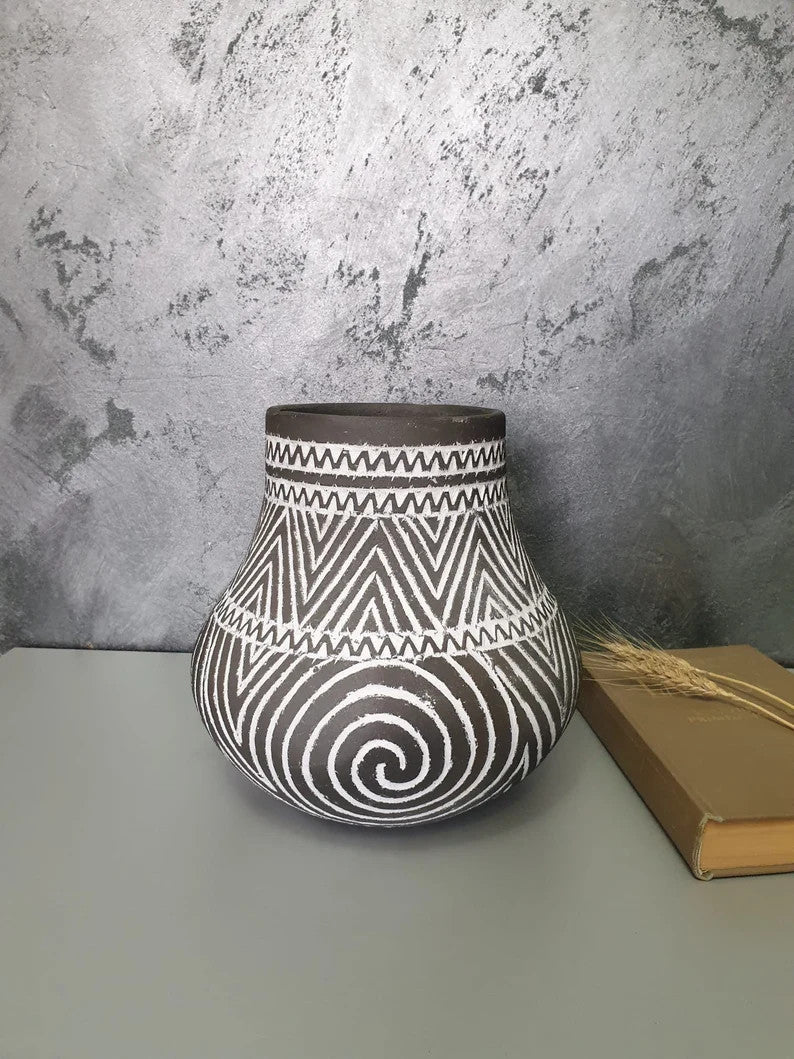 Black Vadastra-Style Spiral Clay Vase, 21 cm, view 3