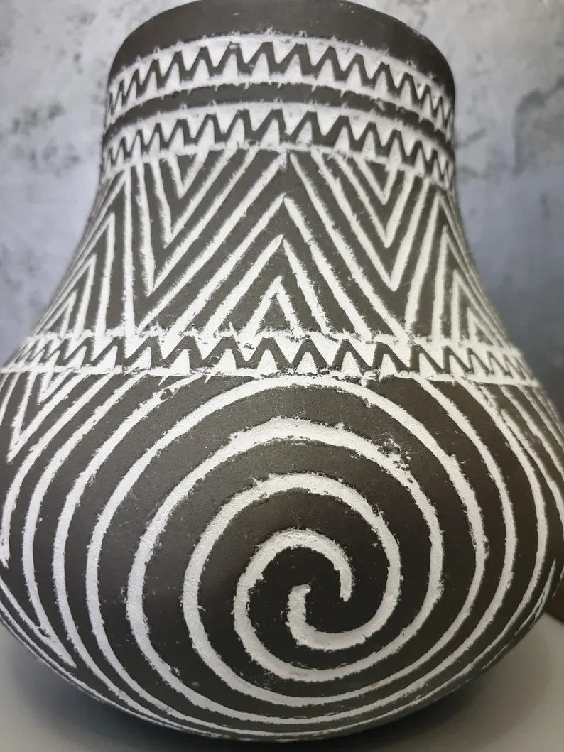 Black Vadastra-Style Spiral Clay Vase, 21 cm, view 4