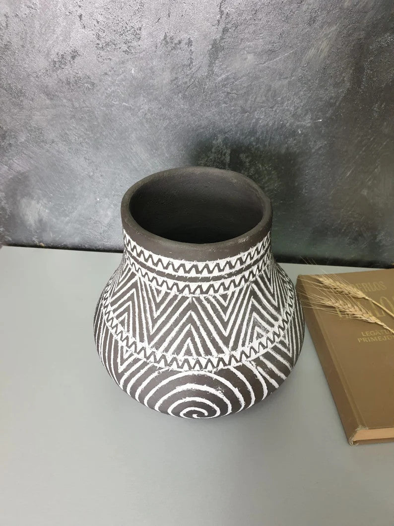 Black Vadastra-Style Spiral Clay Vase, 21 cm, view 5