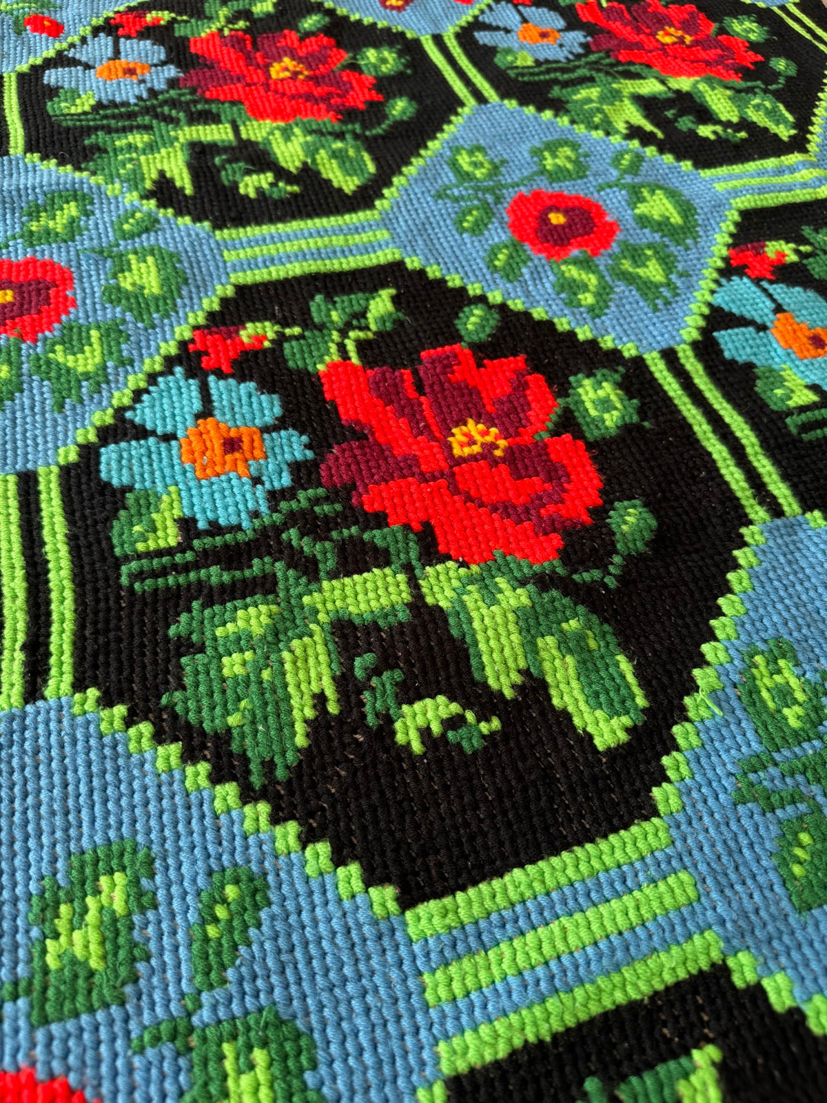 Cross-Stitch Rose Wall Tapestry, Black & Blue, 186x133 cm, view 5
