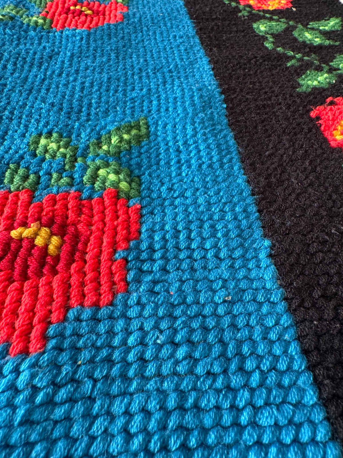 Cross-Stitch Wall Tapestry with Roses, Blue, 250x135 cm, view 4