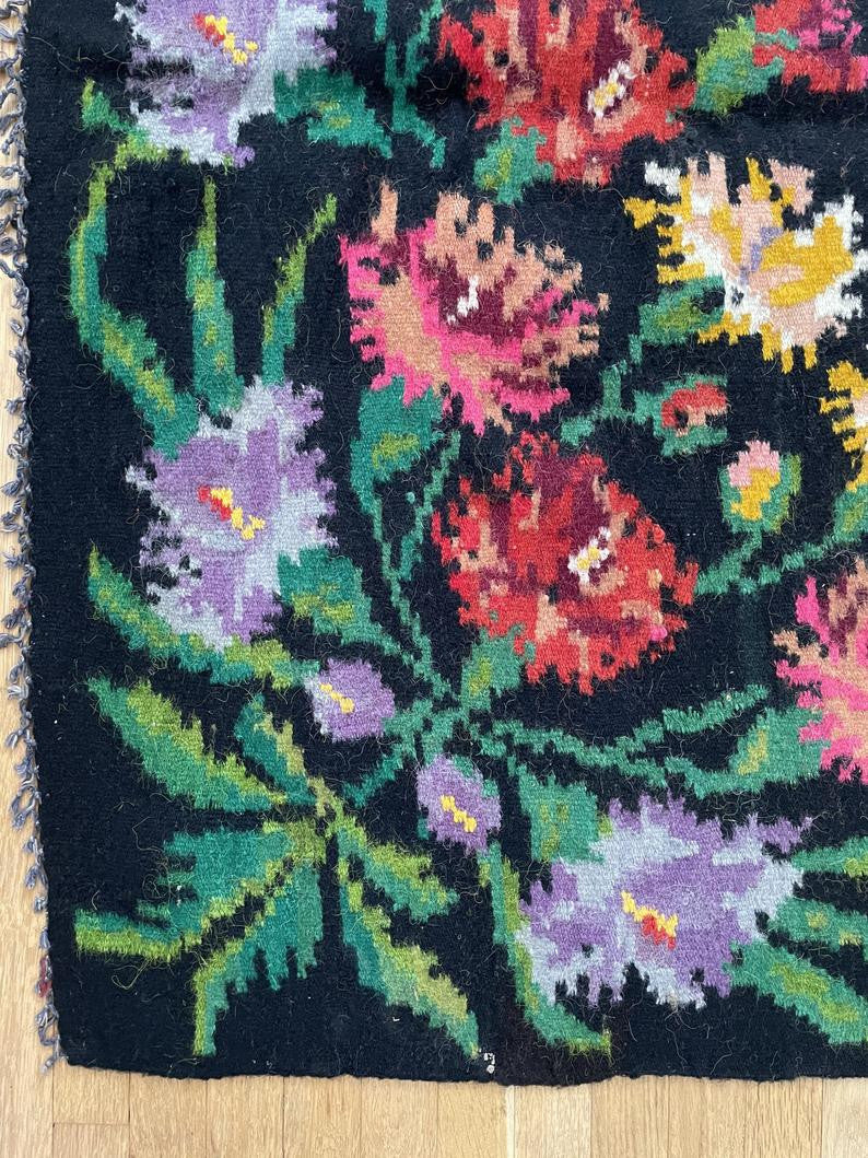 Old Floral Romanian Wool Rug, 315x185 cm, view 4