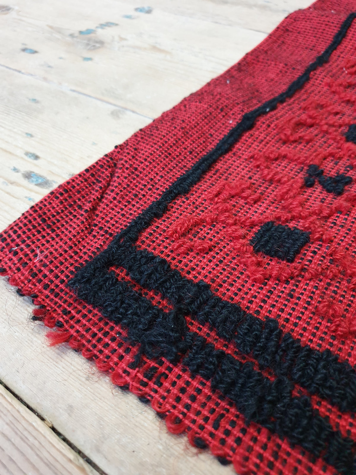 Handwoven Red & Black Romanian Wool Rug, 210x163 cm, view 10