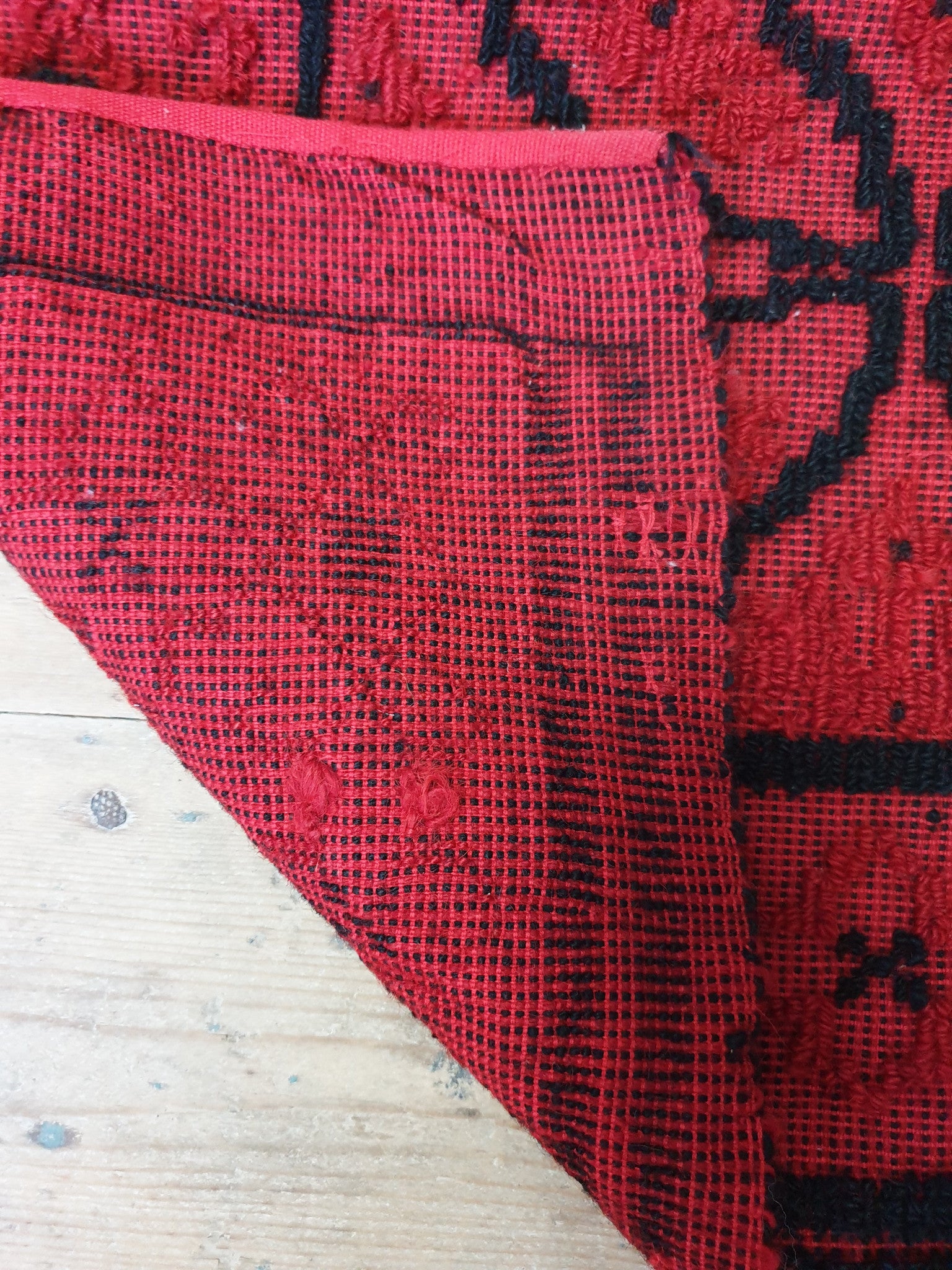 Handwoven Red & Black Romanian Wool Rug, 210x163 cm, view 8