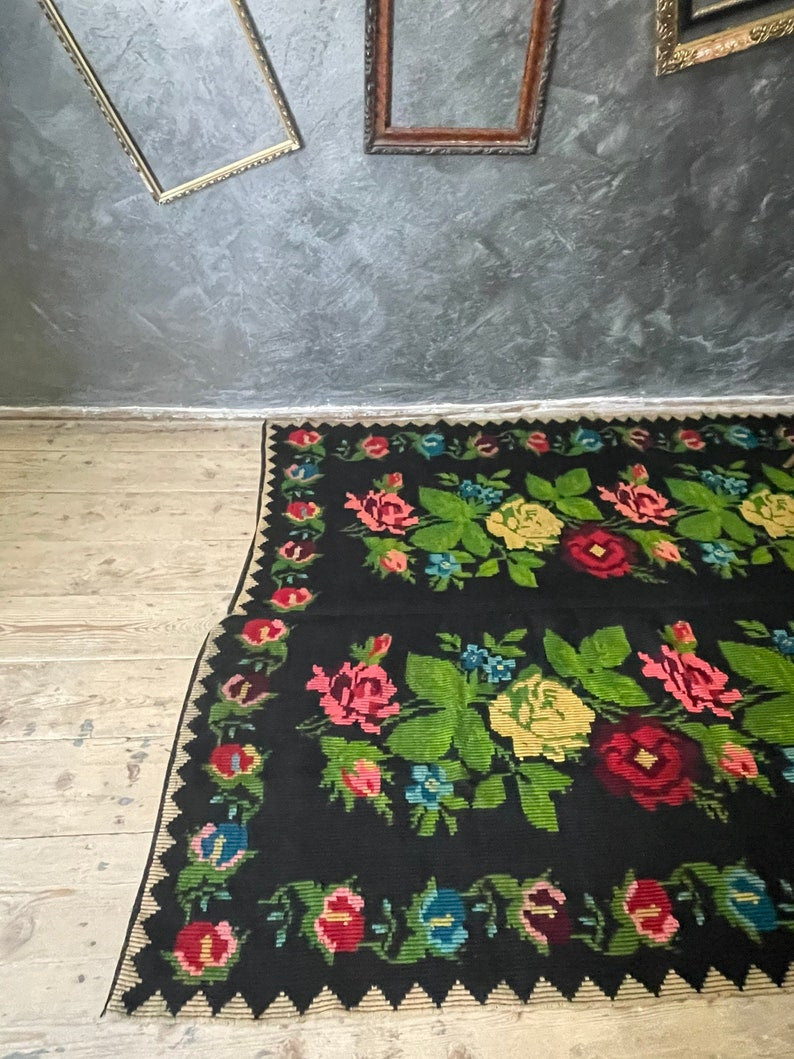 Handwoven Black Floral Romanian Wool Rug, 205x156 cm, view 5