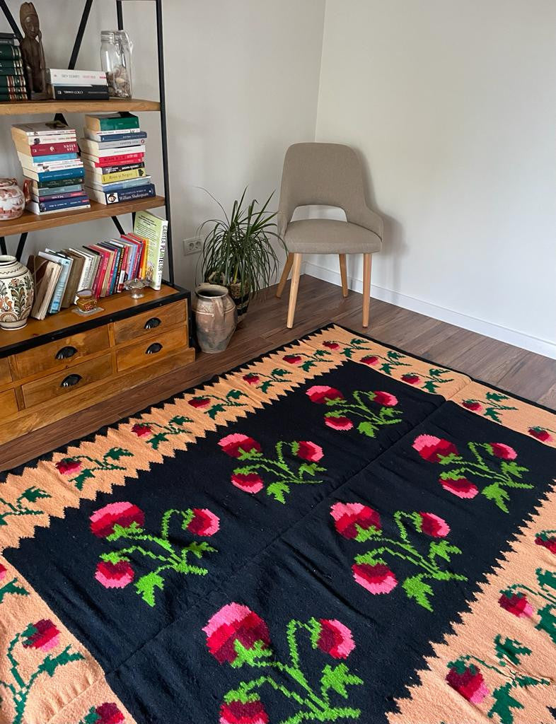 Handwoven Floral Romanian Wool Rug, 225x167 cm, view 4