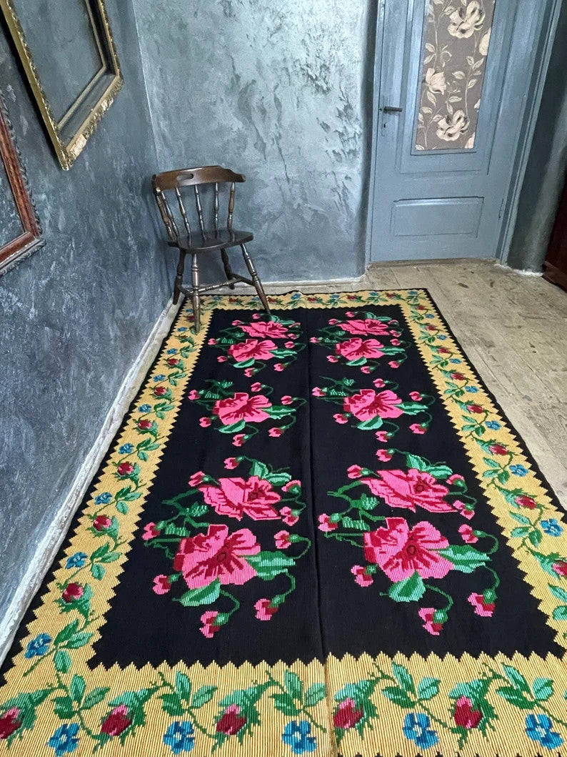 Handwoven Floral Romanian Wool Rug, 242x154 cm, view 2