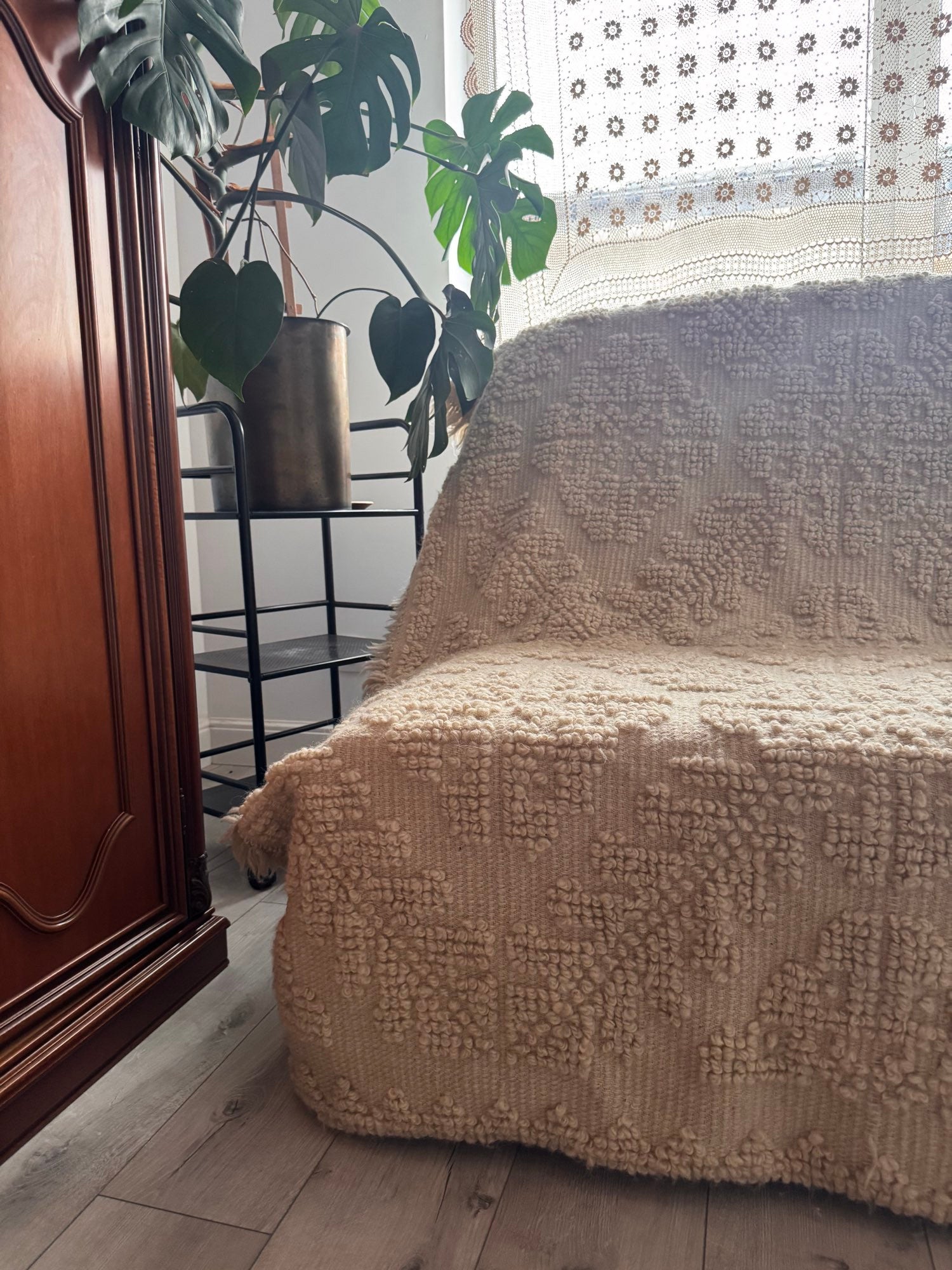 Handwoven Geometric Romanian Wool Rug, 223x183 cm, view 3