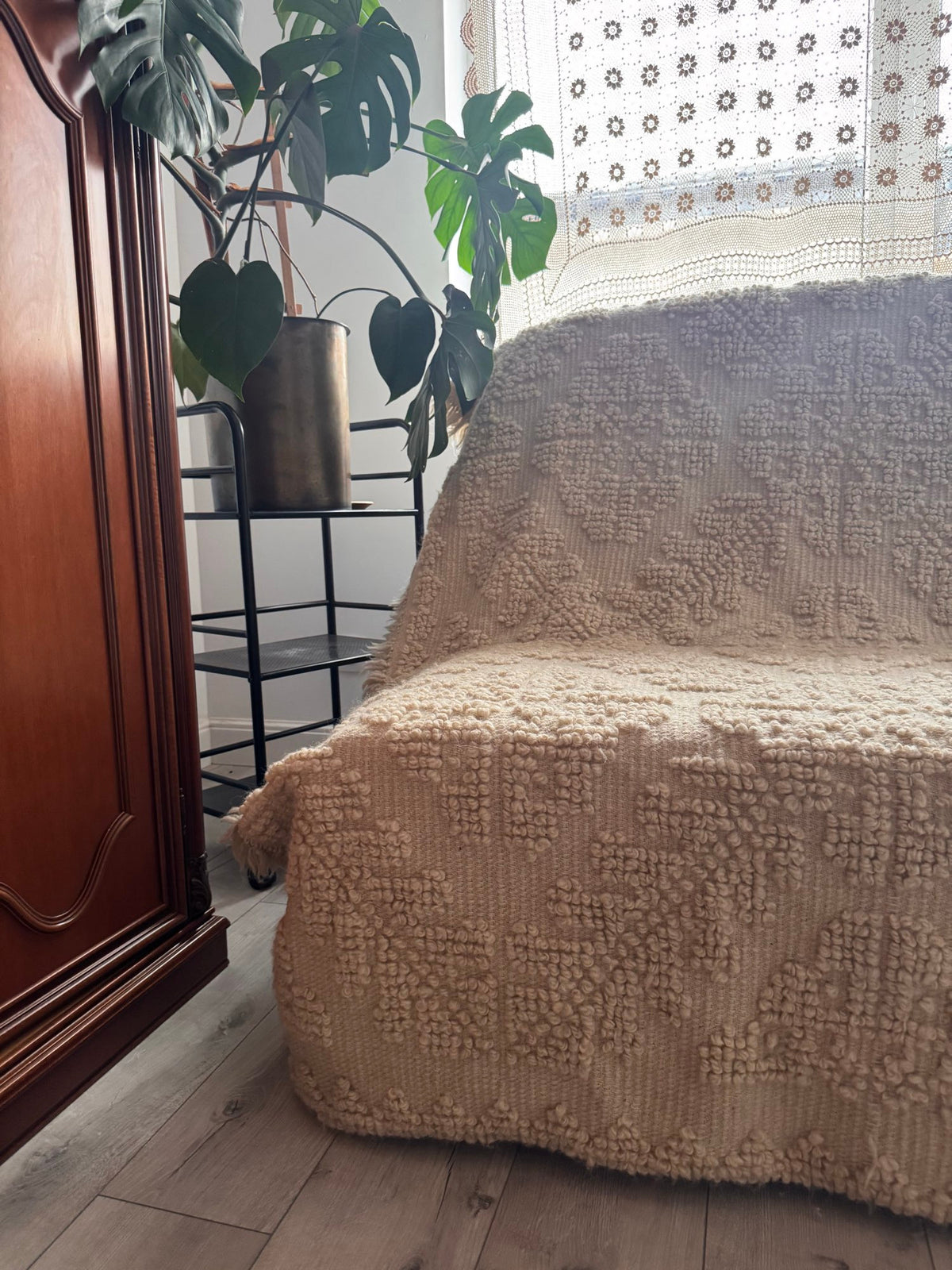 Handwoven Geometric Romanian Wool Rug, 223x183 cm, view 3