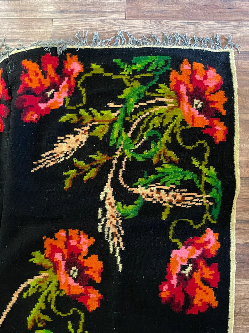 Handwoven Romanian Wool Rug with Poppies, 250x160 cm, view 10
