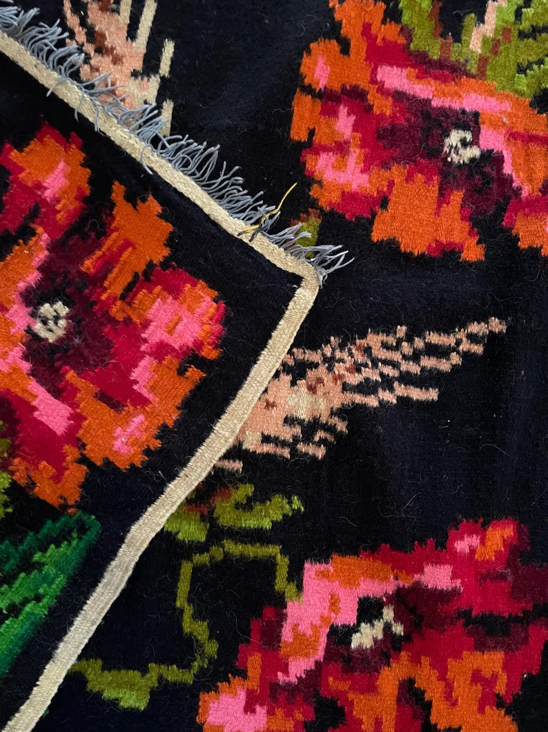 Handwoven Romanian Wool Rug with Poppies, 250x160 cm, view 4