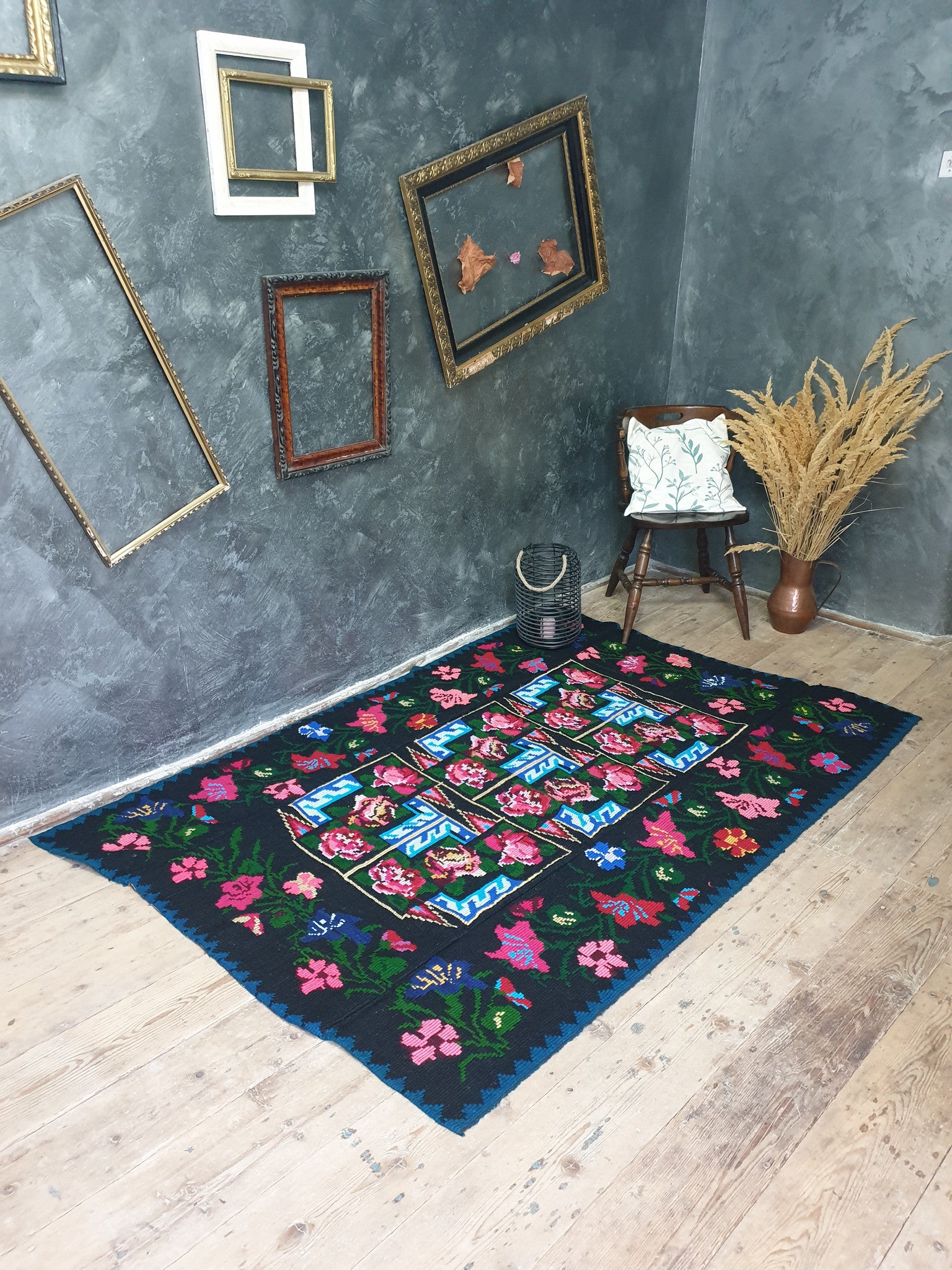 Handwoven Black Floral Romanian Wool Rug, 207x144 cm, view 3