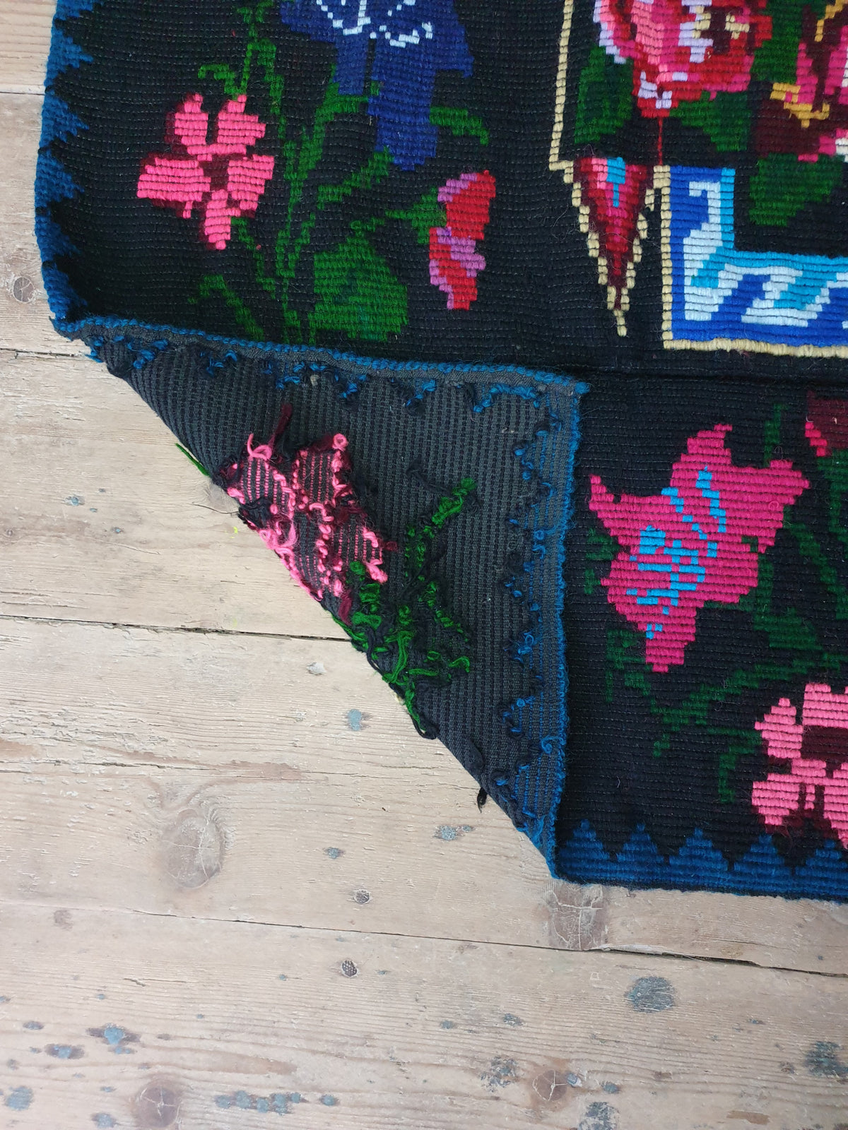 Handwoven Black Floral Romanian Wool Rug, 207x144 cm, view 7