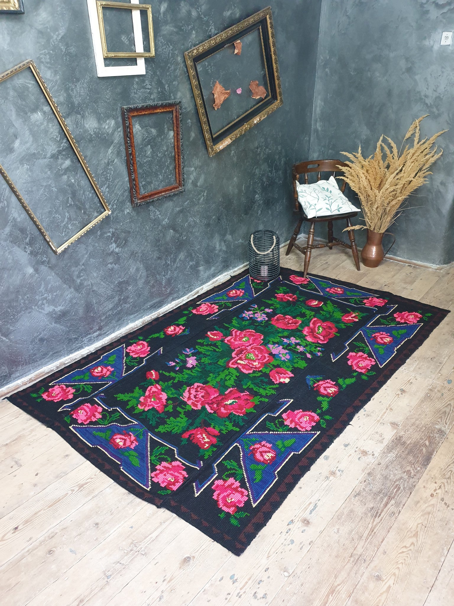 Handwoven Black Floral Romanian Wool Rug, 224x149 cm, view 12