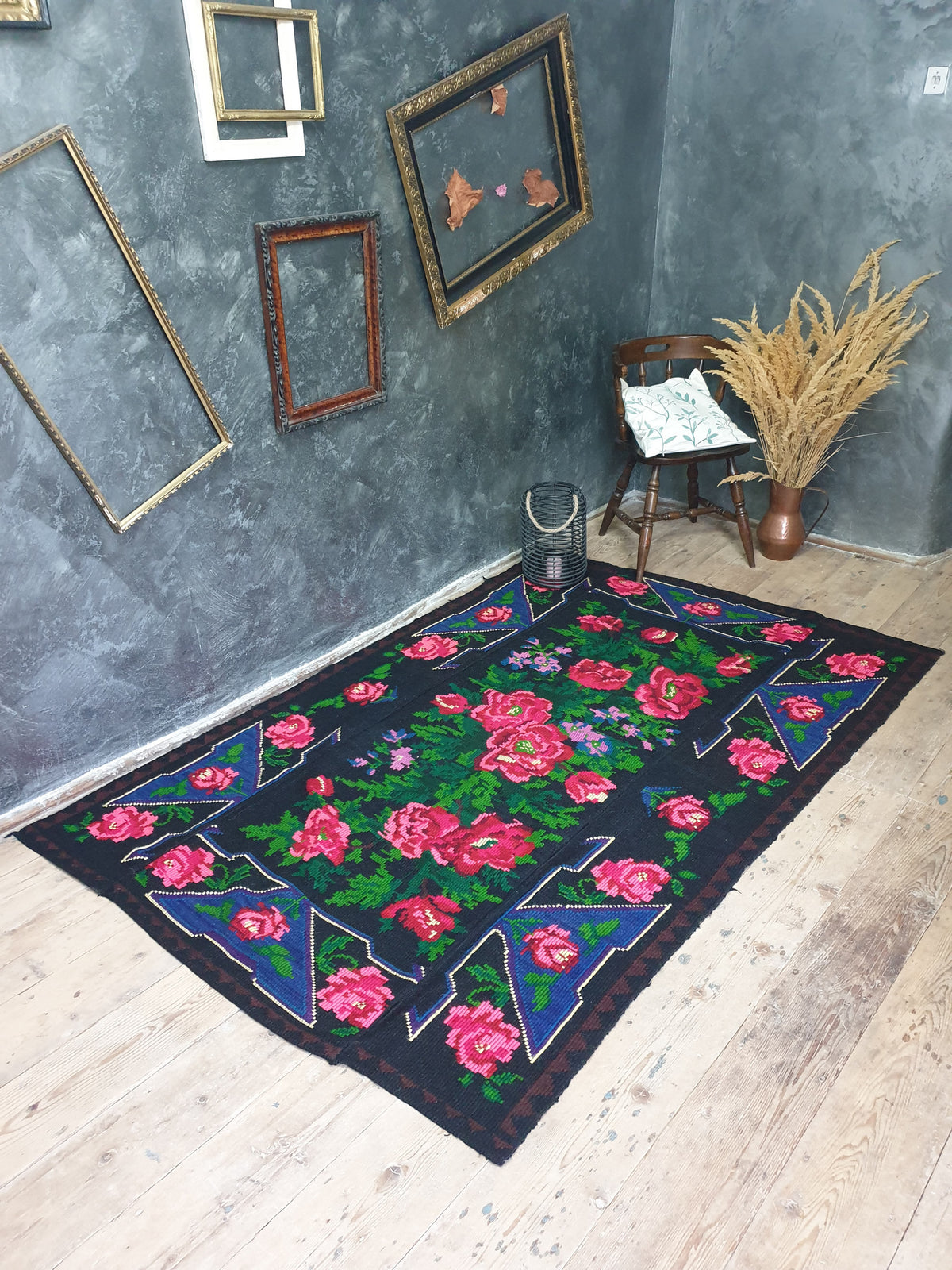 Handwoven Black Floral Romanian Wool Rug, 224x149 cm, view 12