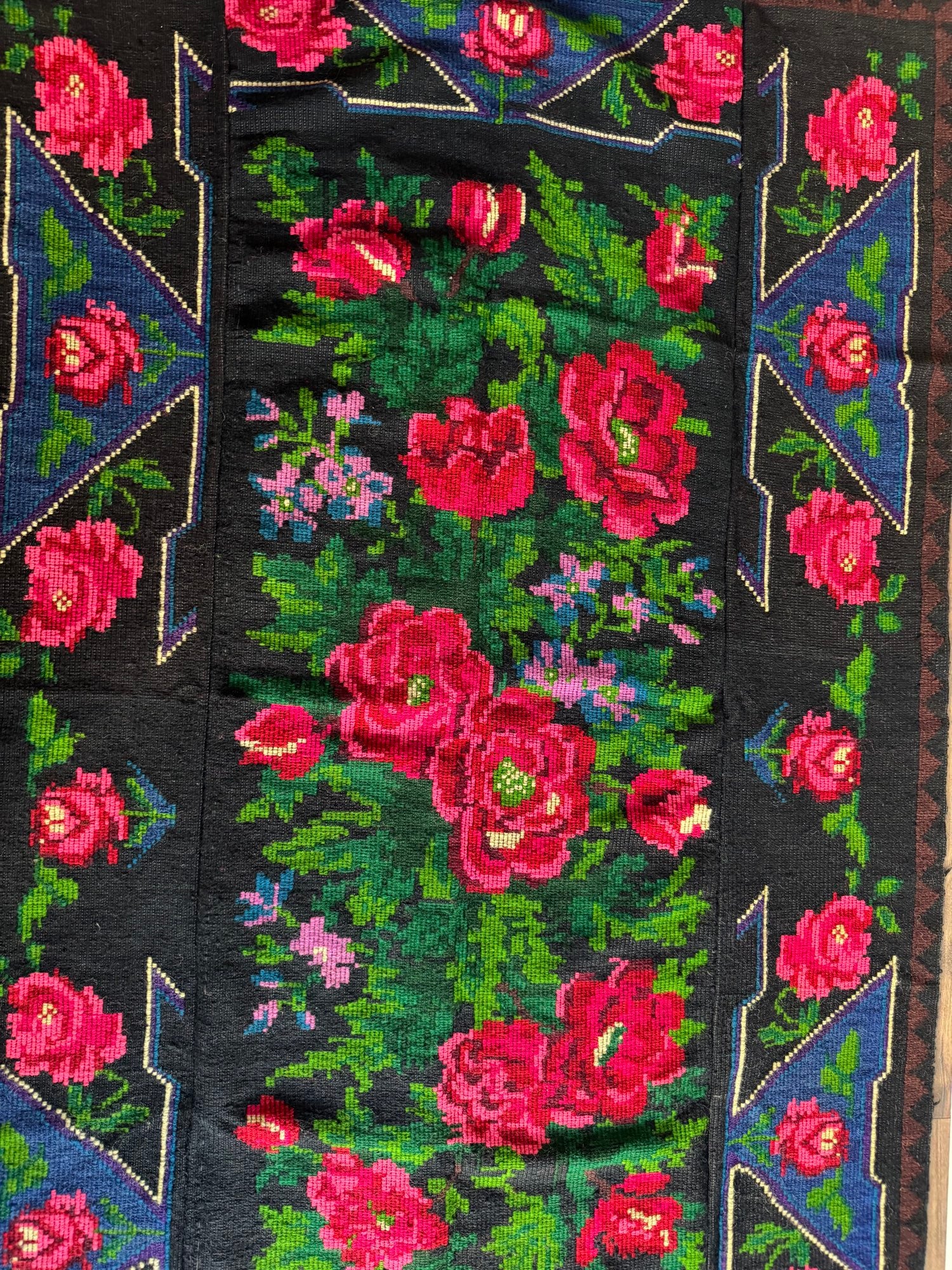 Handwoven Black Floral Romanian Wool Rug, 224x149 cm, view 2