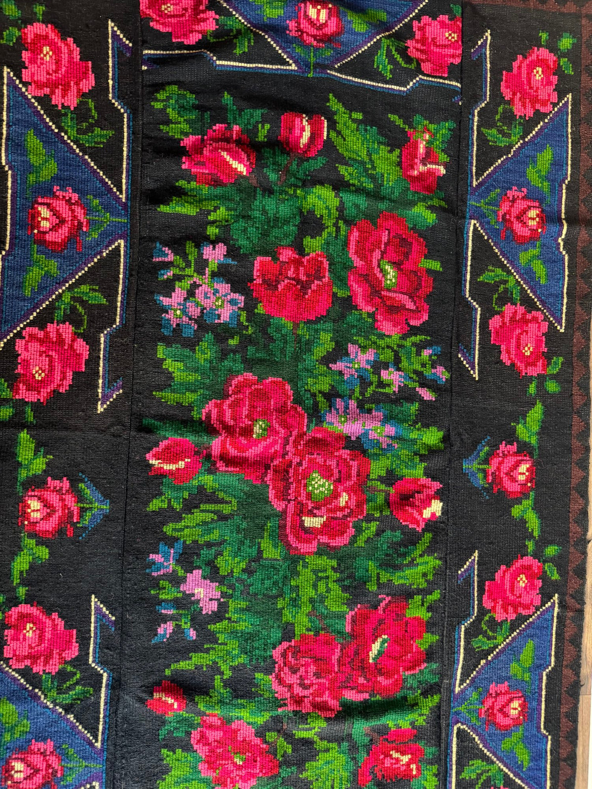 Handwoven Black Floral Romanian Wool Rug, 224x149 cm, view 2