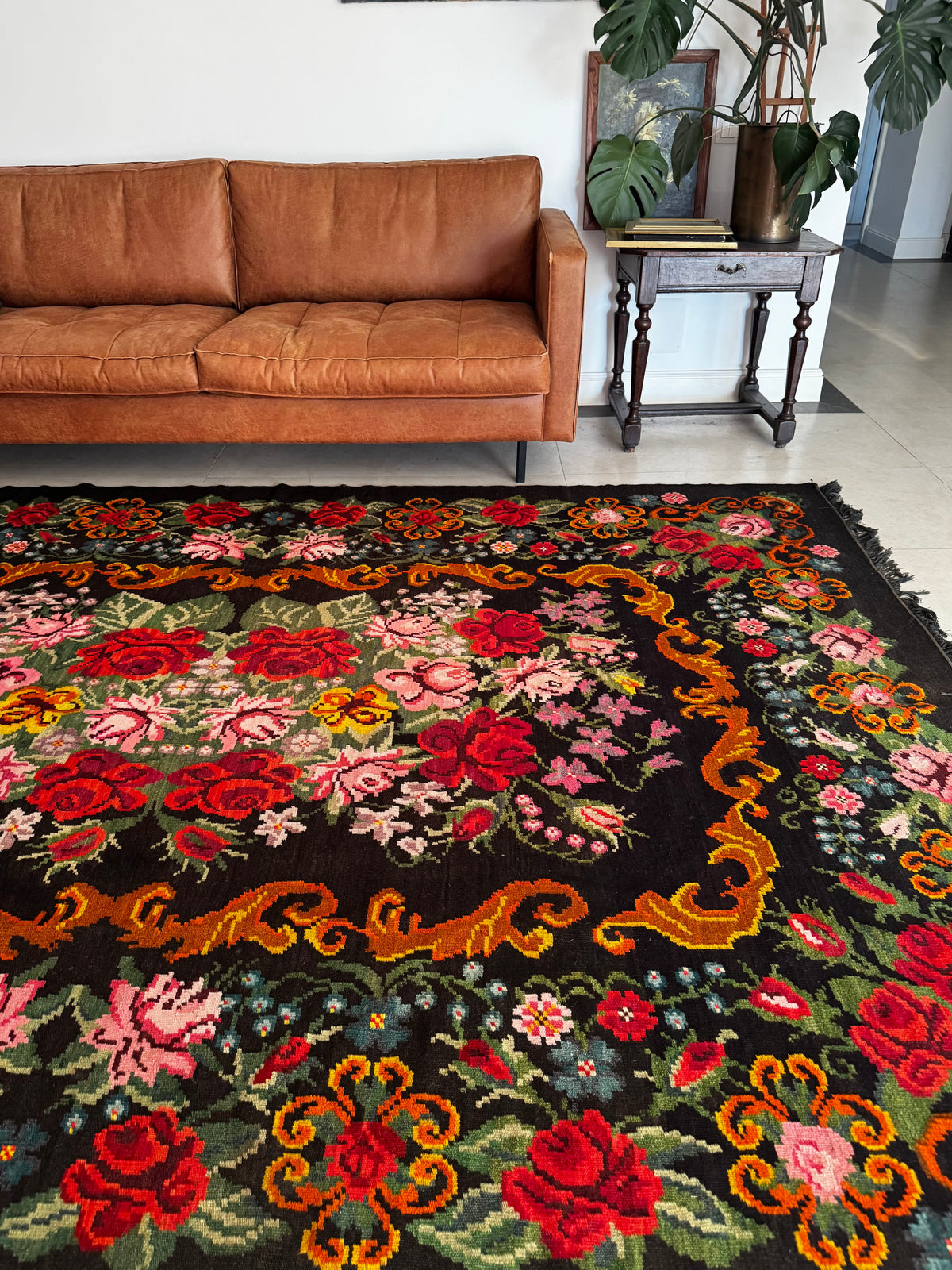 Vintage Bessarabian handwoven wool rug, floral design on black background – photo 2