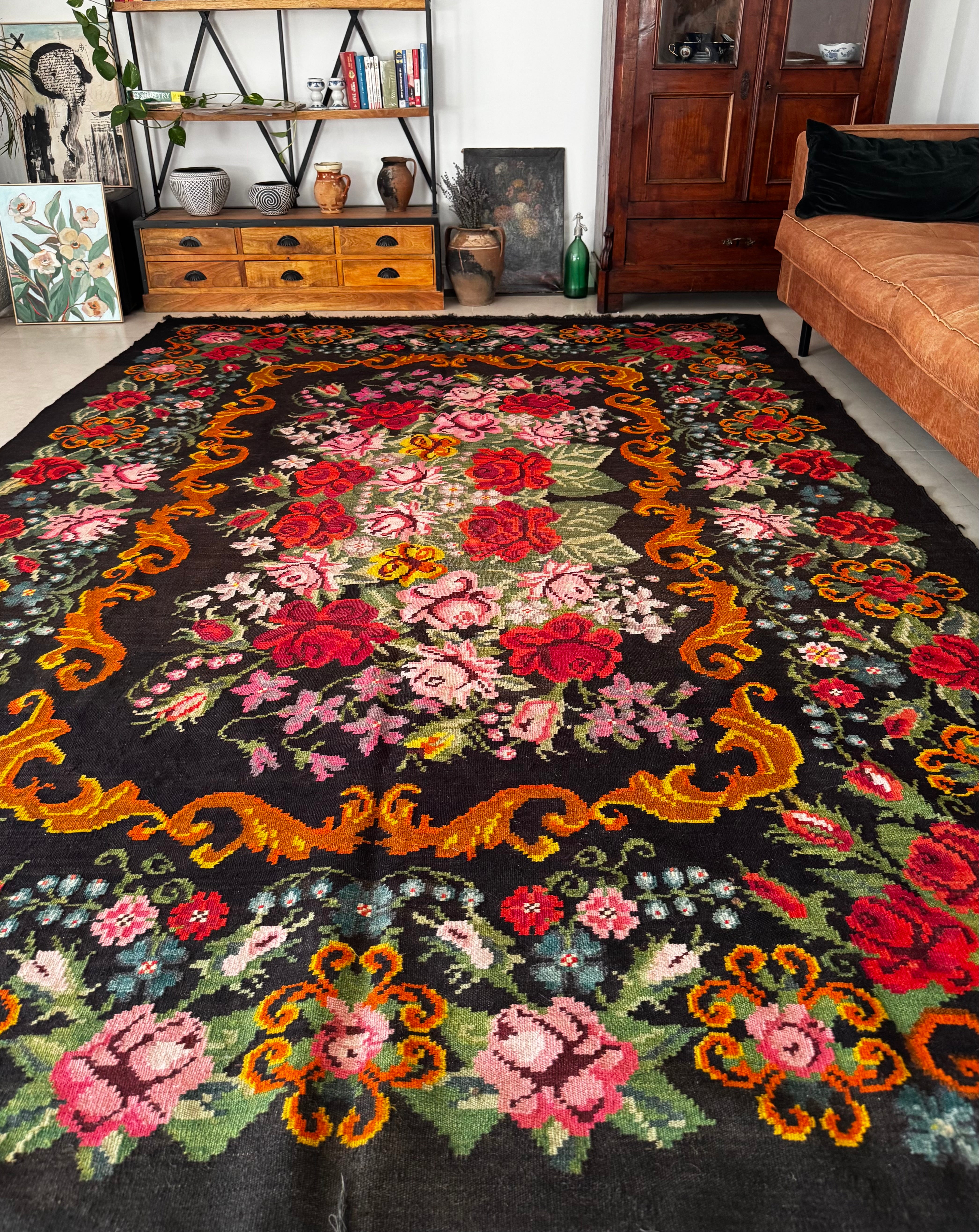 Vintage Bessarabian handwoven wool rug, floral design on black background – photo 6