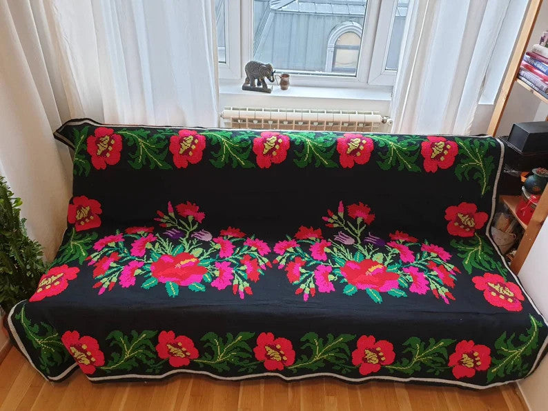 Vintage Floral Sofa Cover or Bedspread, 200x150 cm, view 2