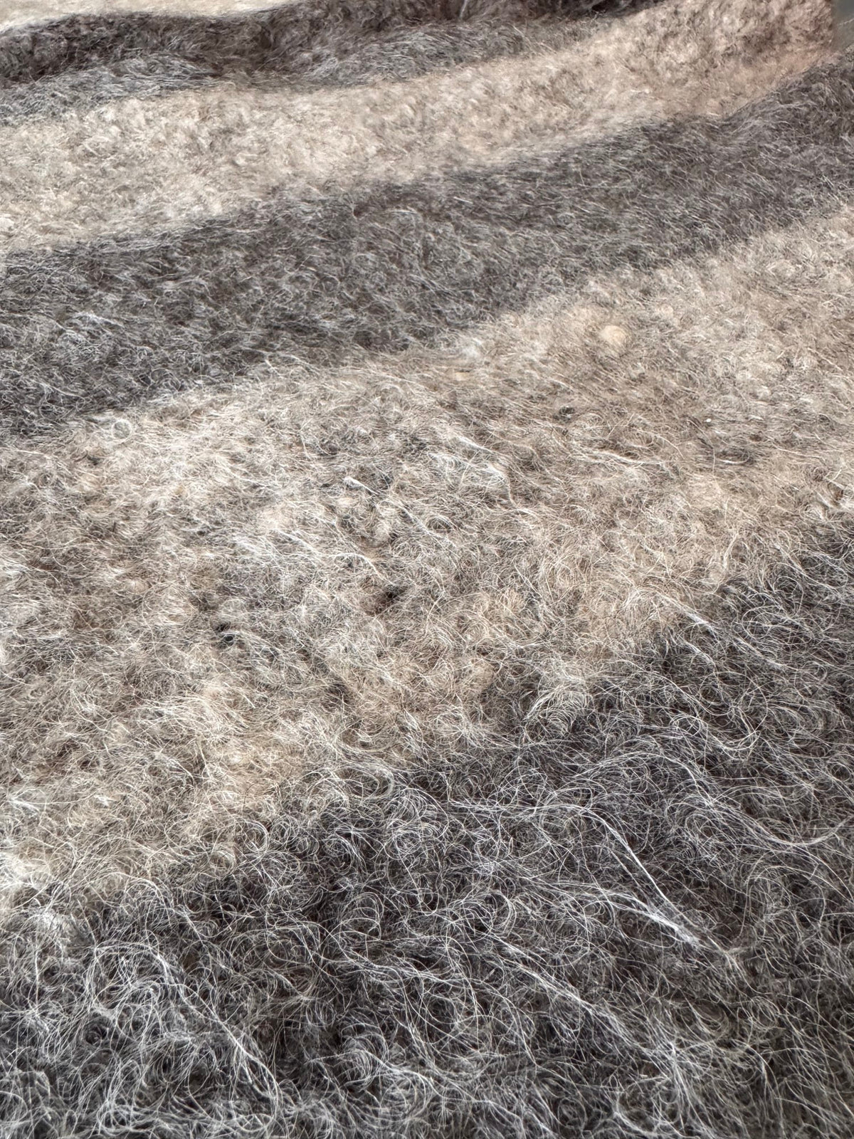 Vintage Geometric Bistrița Wool Rug, 160x160 cm, view 3