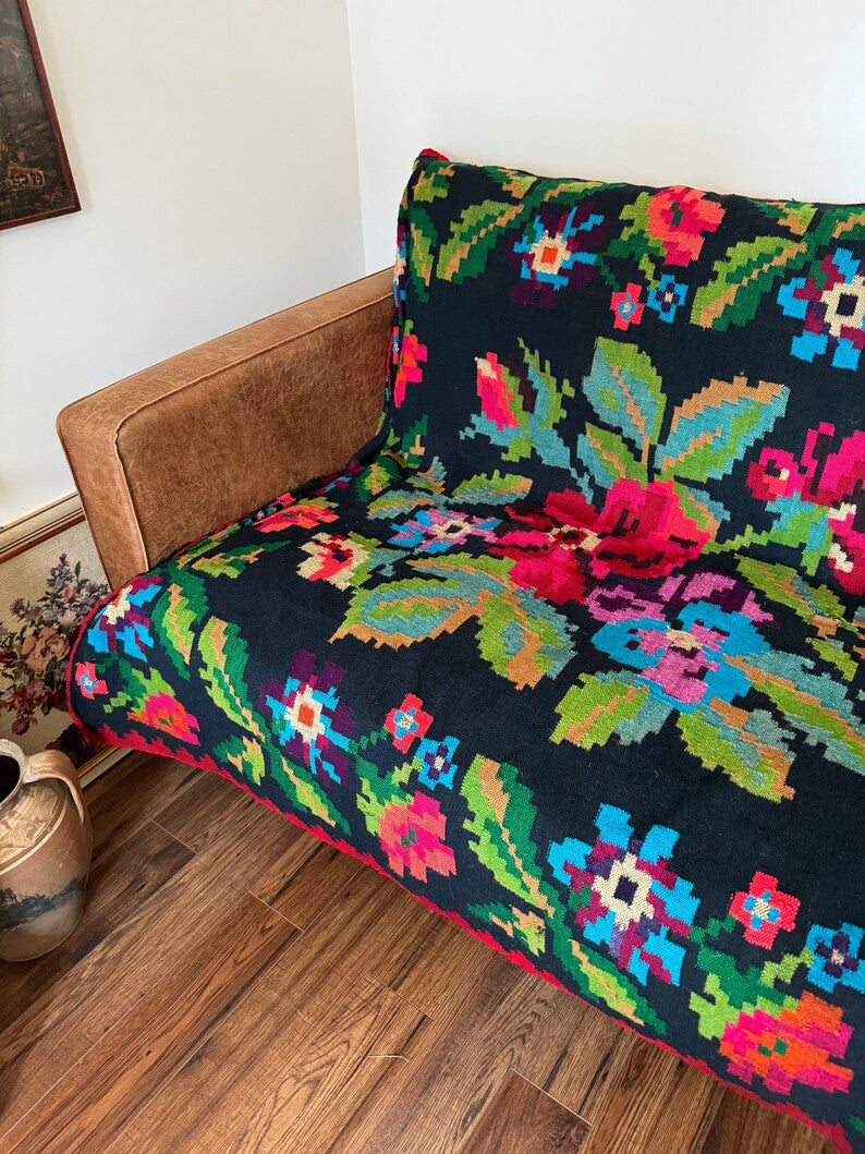 Vintage Floral Moldavian Wool Bedspread or Rug, 220x136 cm, view 3
