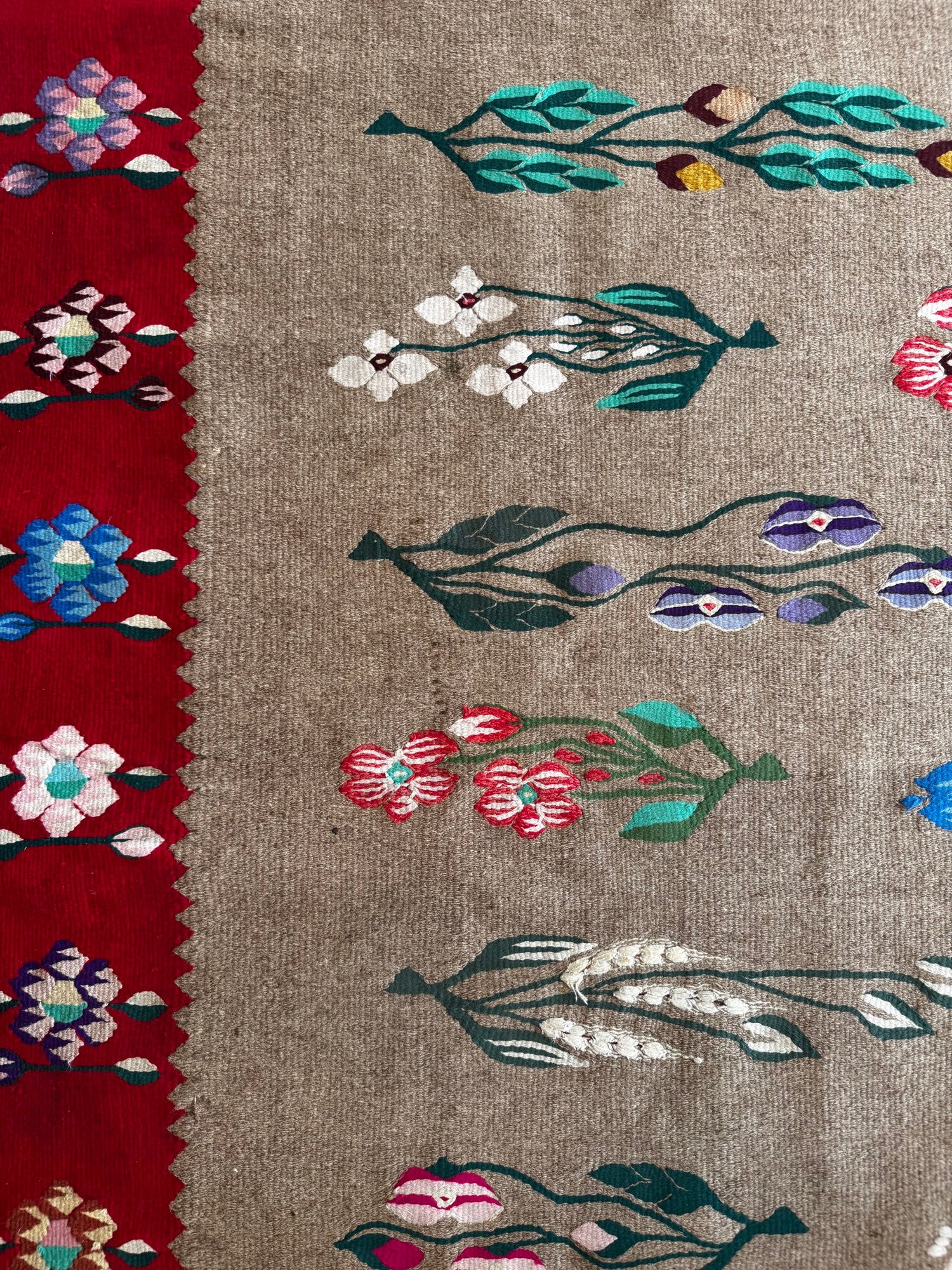 Vintage Greige Floral Oltenian Wool Rug, 265x175 cm, view 5